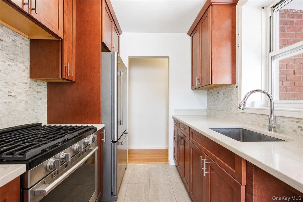 66-10 Thornton Place 2e Property Photo 10