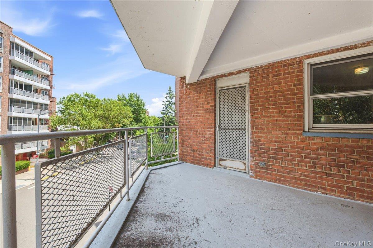 66-10 Thornton Place 2e Property Photo 11