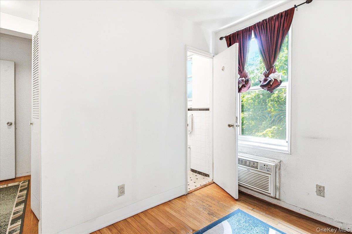 66-10 Thornton Place 2e Property Photo 18