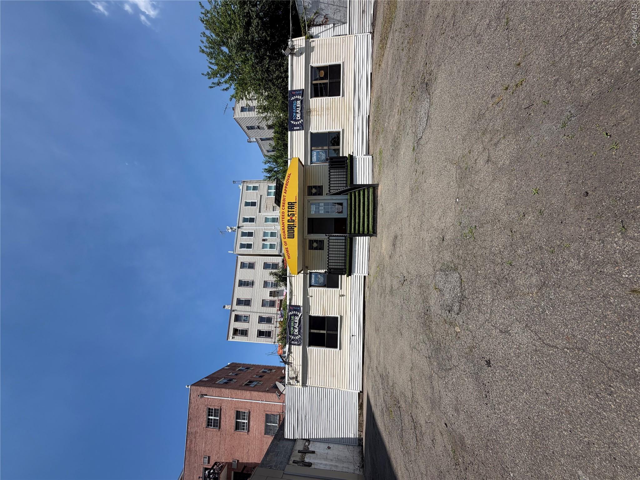 7051 Queens Boulevard Property Photo 5