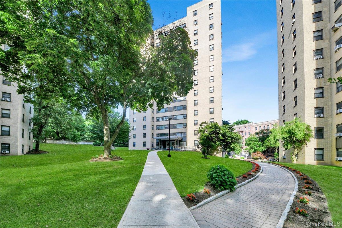 6 Fordham Hill Oval 10a Property Photo 2