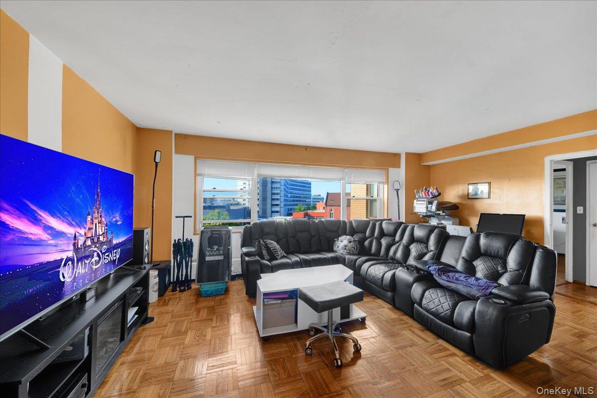 6 Fordham Hill Oval 10a Property Photo 6