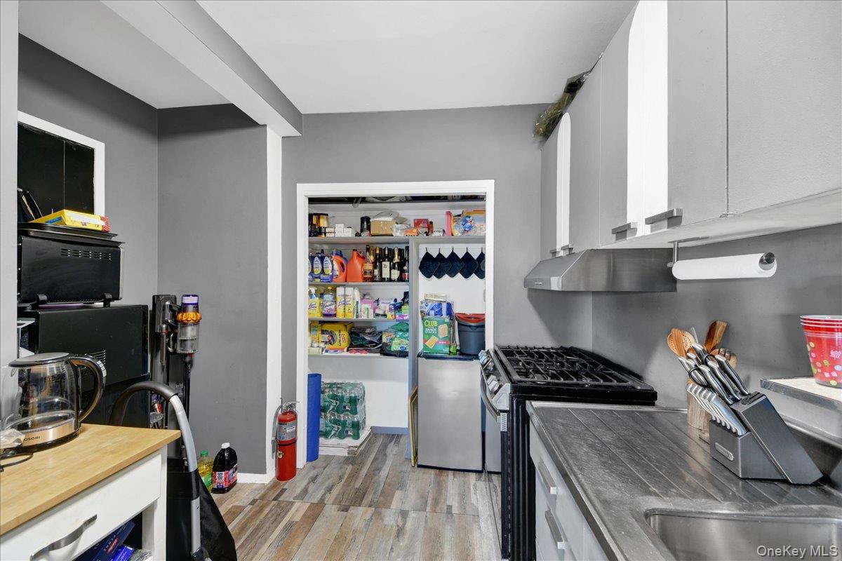 6 Fordham Hill Oval 10a Property Photo 9