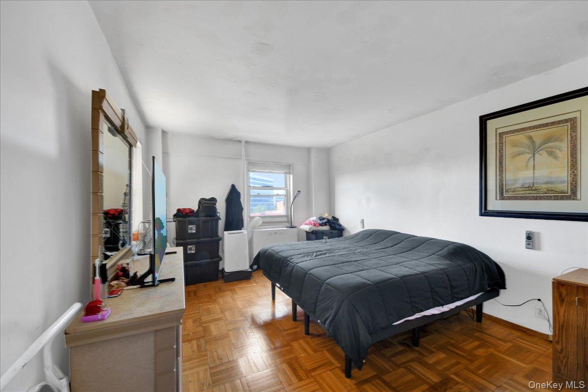 6 Fordham Hill Oval 10a Property Photo 10