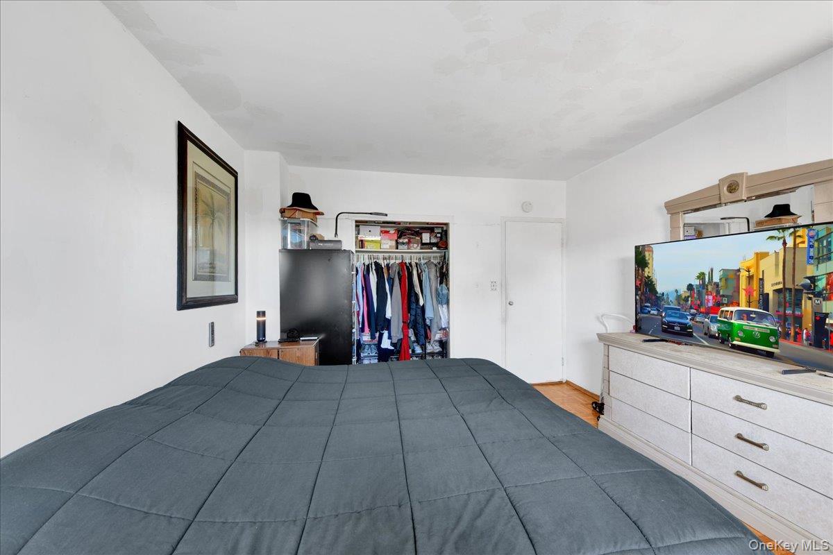 6 Fordham Hill Oval 10a Property Photo 12