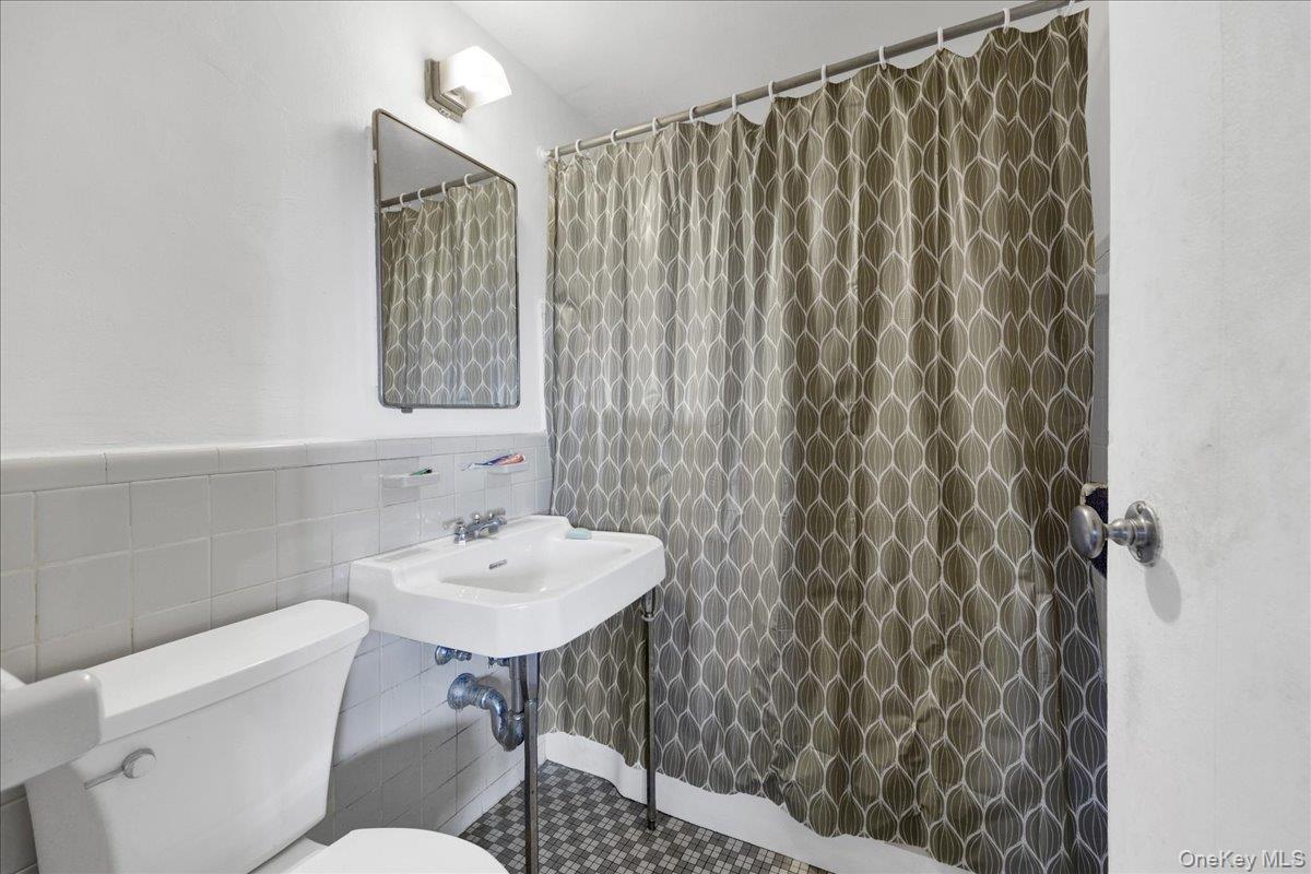 6 Fordham Hill Oval 10a Property Photo 15