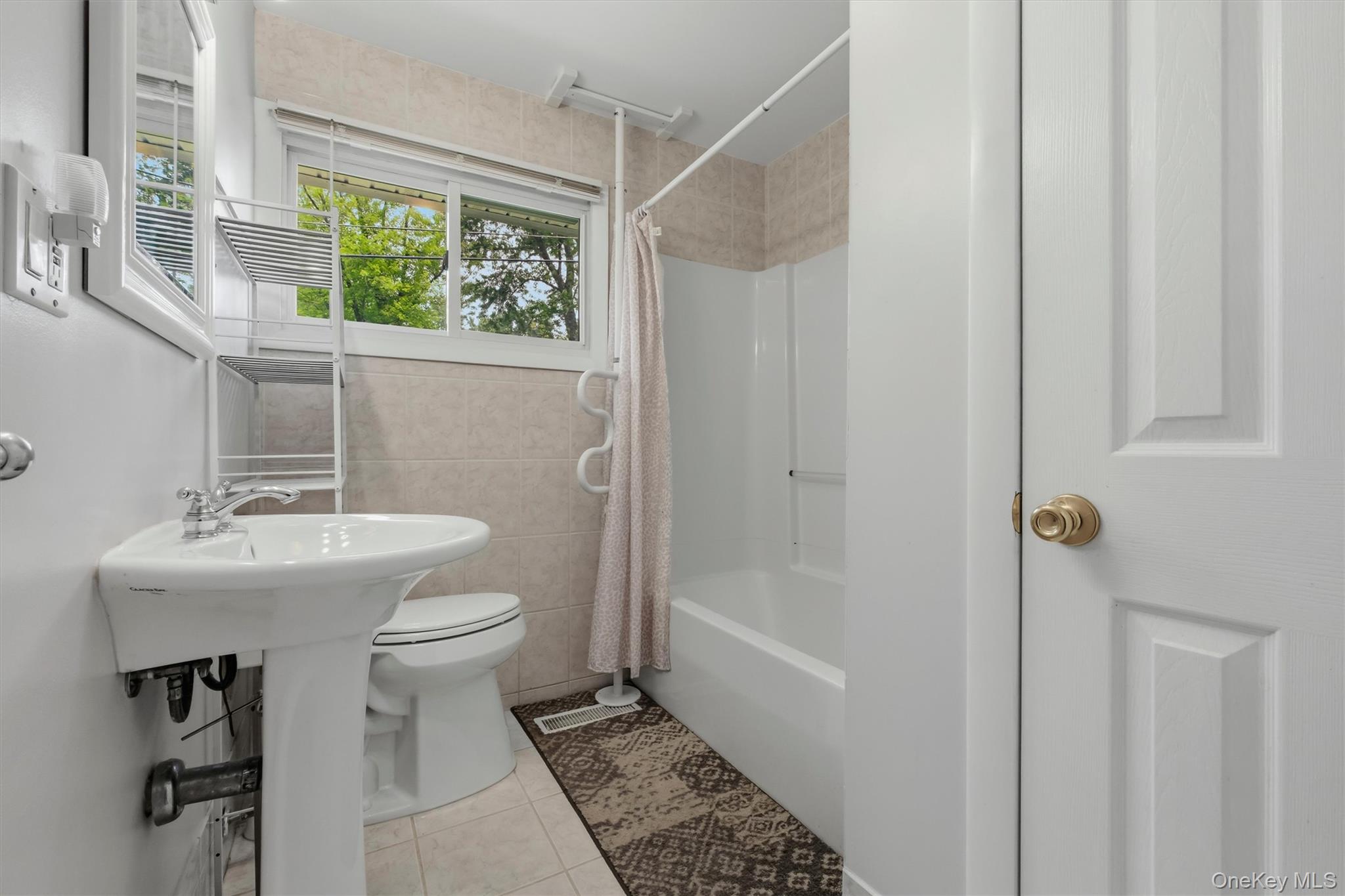 56 Cayuga Drive Property Photo 10