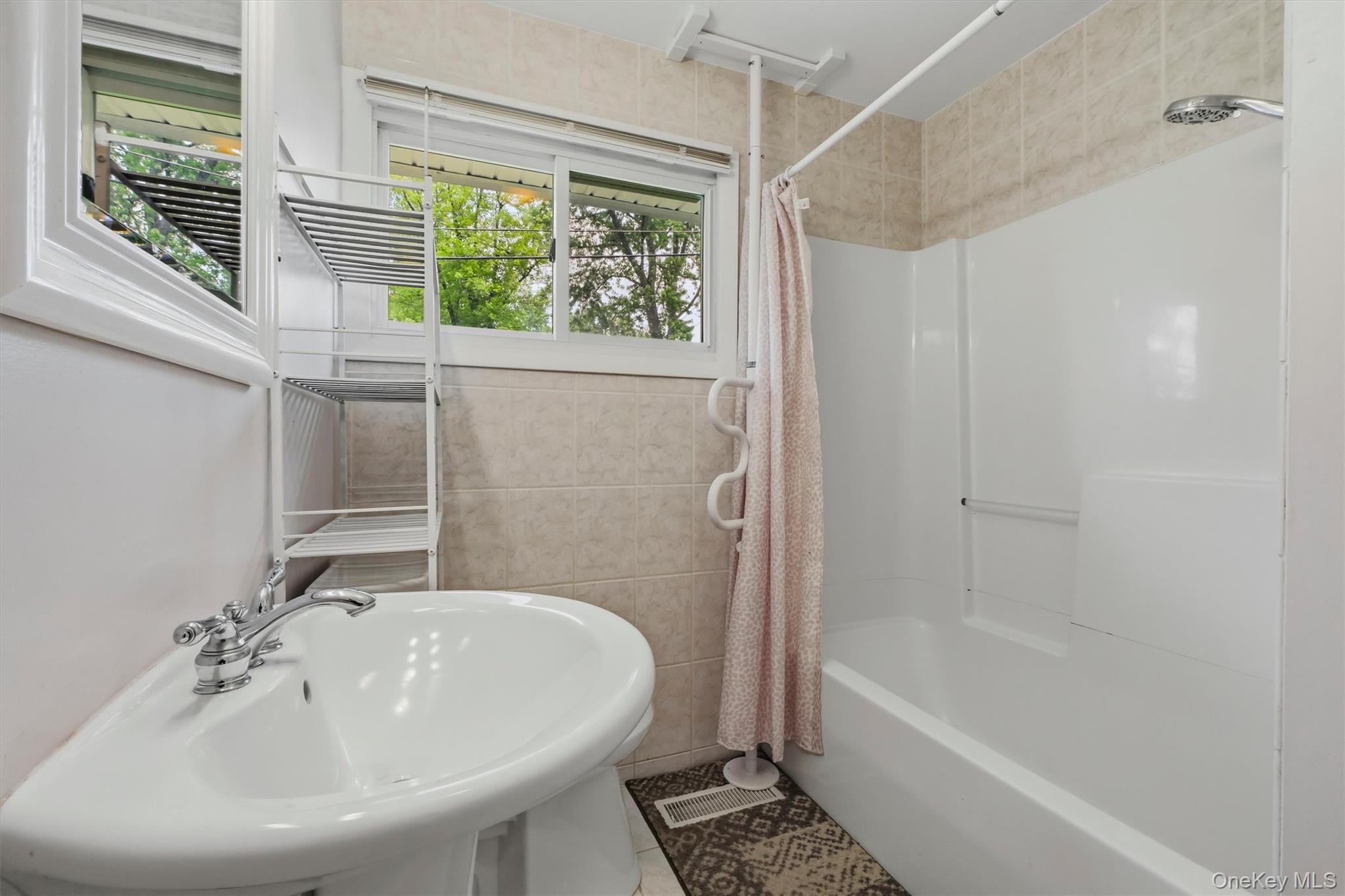 56 Cayuga Drive Property Photo 12