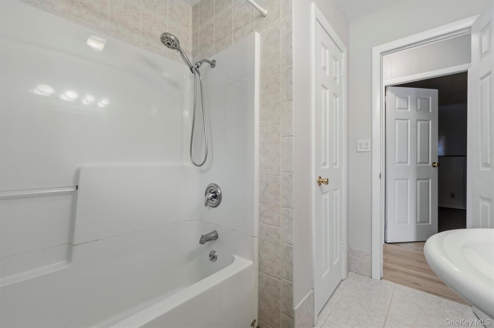 56 Cayuga Drive Property Photo 13