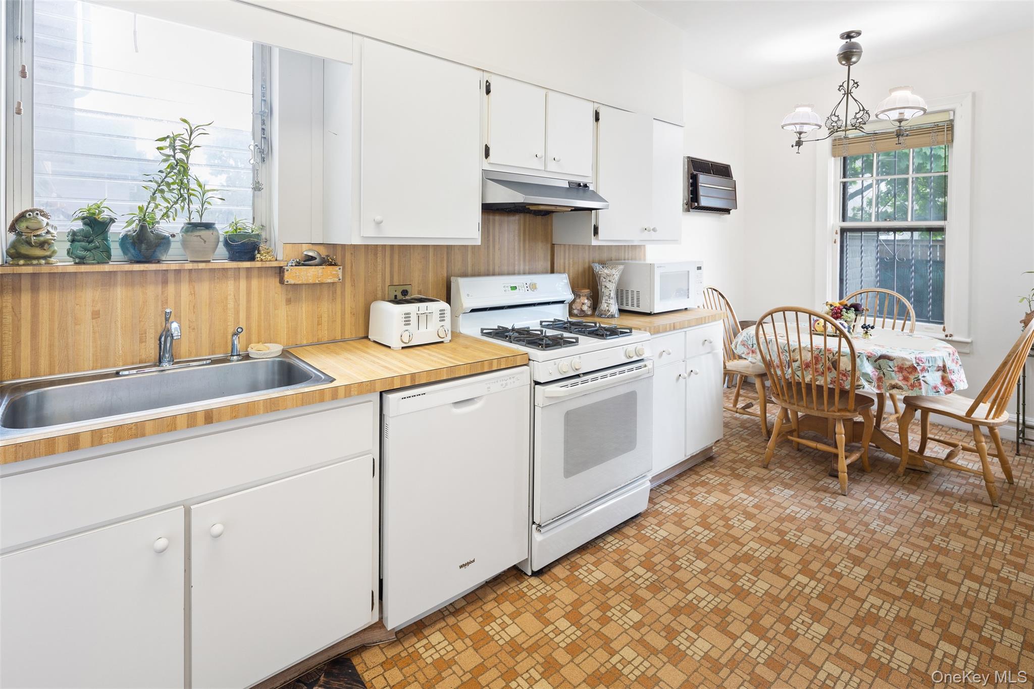1216 E 28th Street Property Photo 4