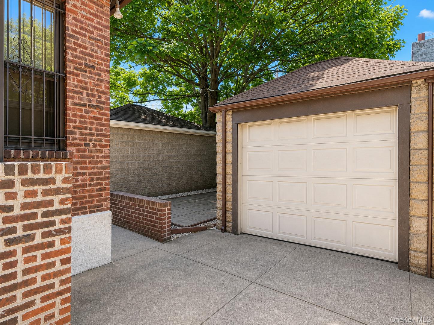 1216 E 28th Street Property Photo 12