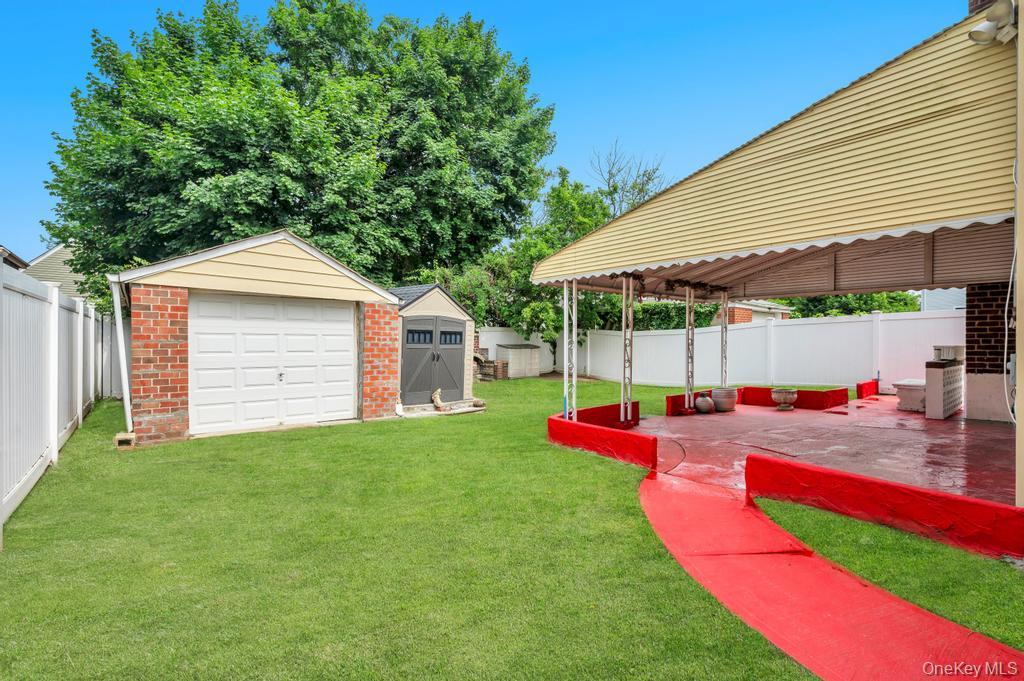 13715 169th Street Property Photo 5