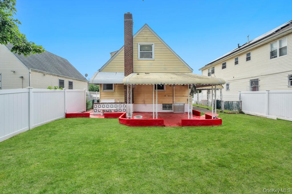 13715 169th Street Property Photo 6