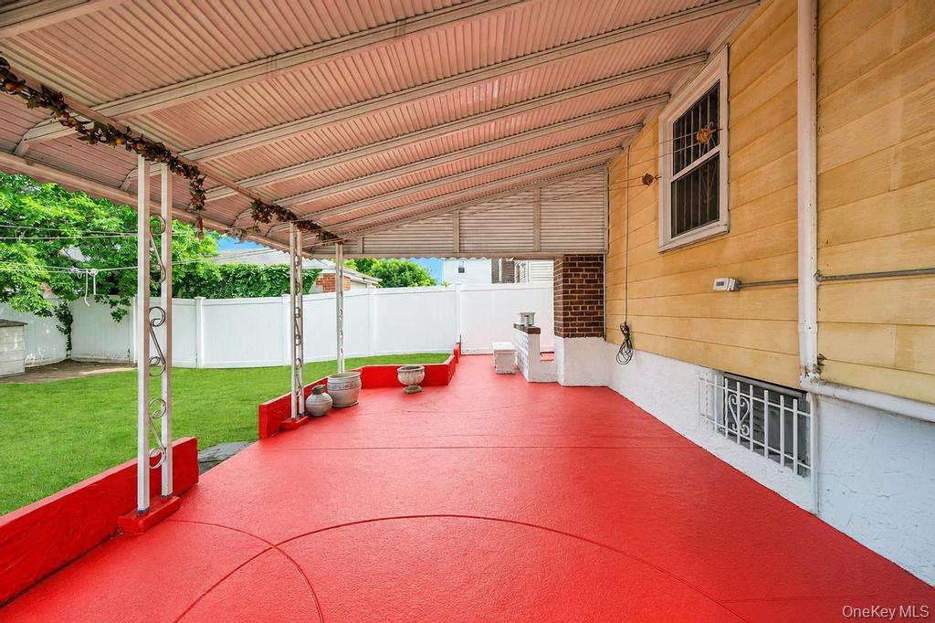 13715 169th Street Property Photo 8