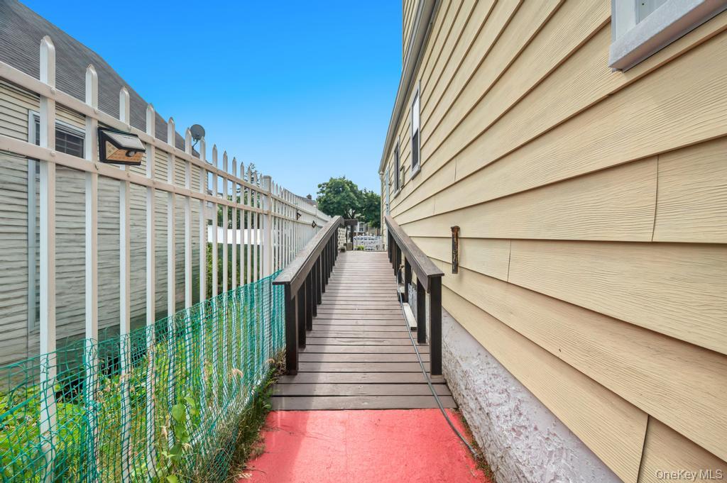 13715 169th Street Property Photo 9
