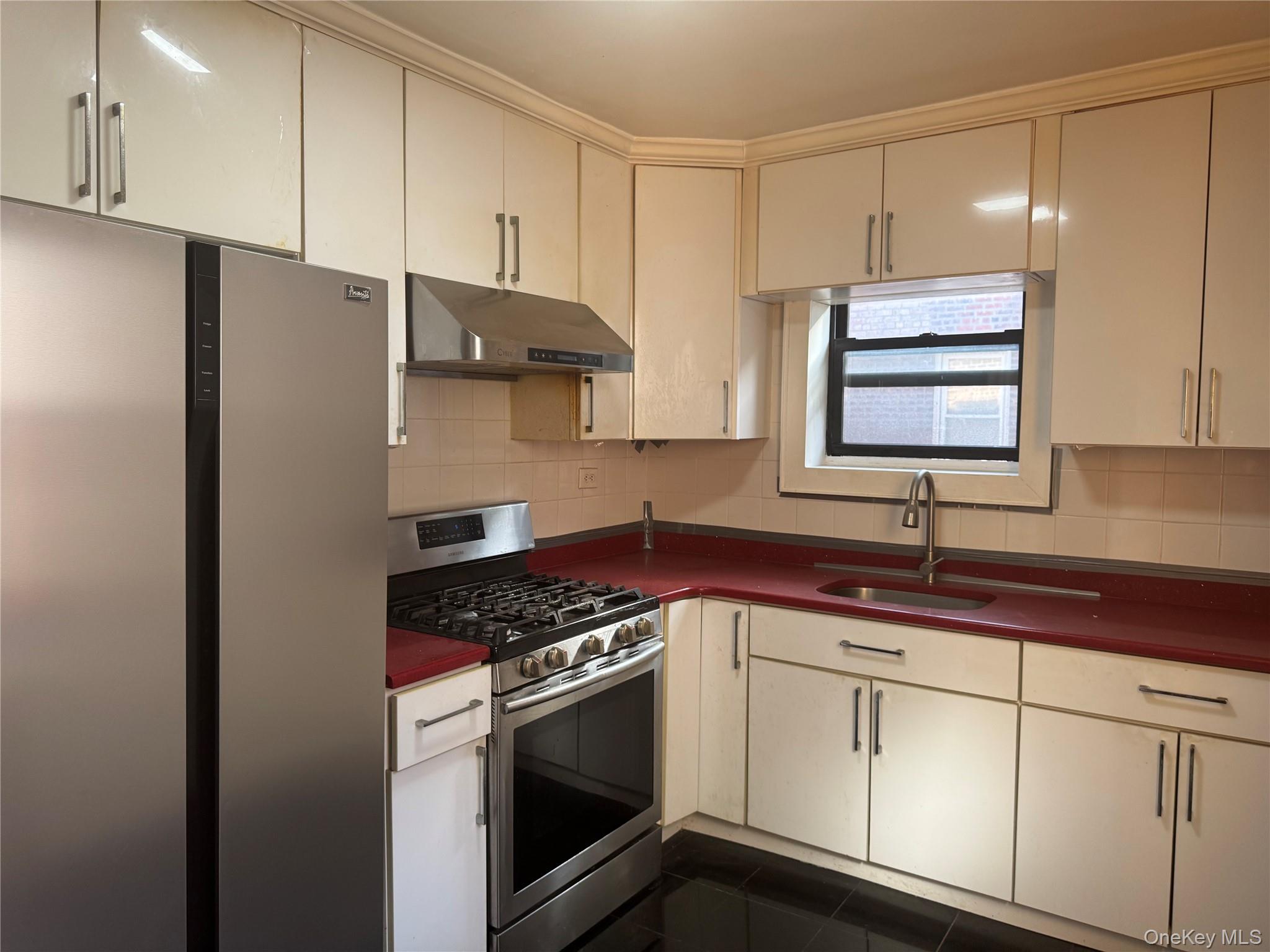 14336 Barclay Avenue 5H Property Photo 1