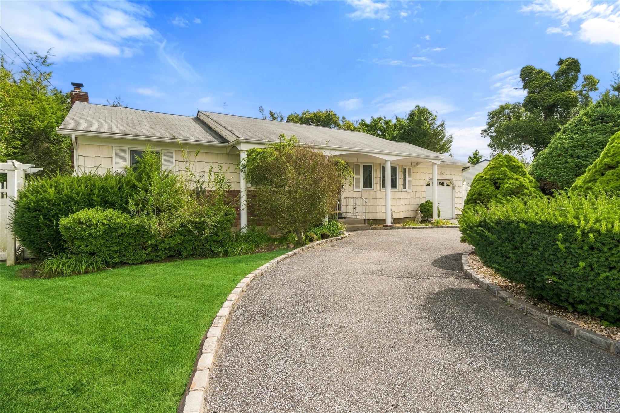 59 Ronkonkoma Boulevard Property Photo 1