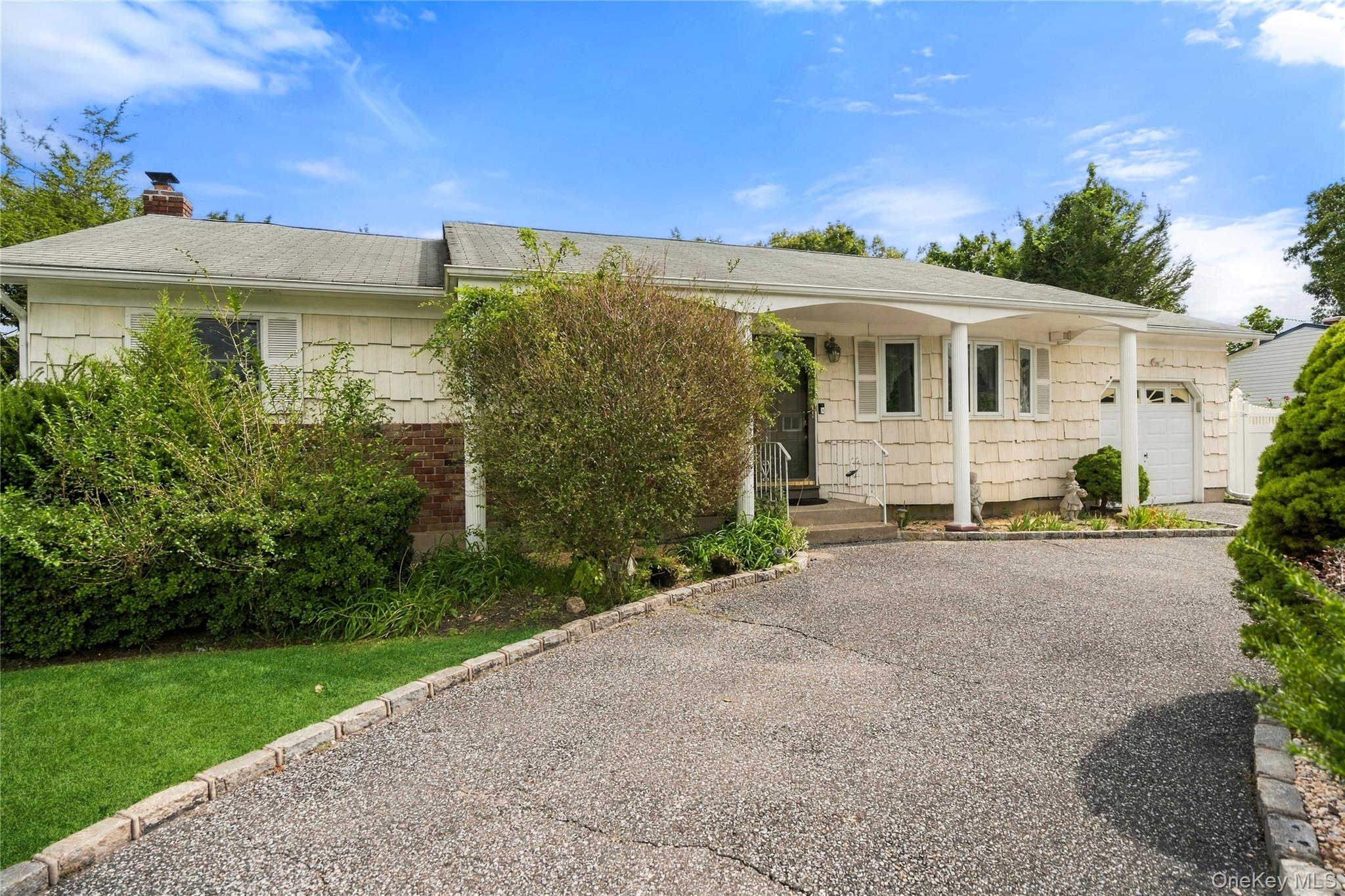 59 Ronkonkoma Boulevard Property Photo 2