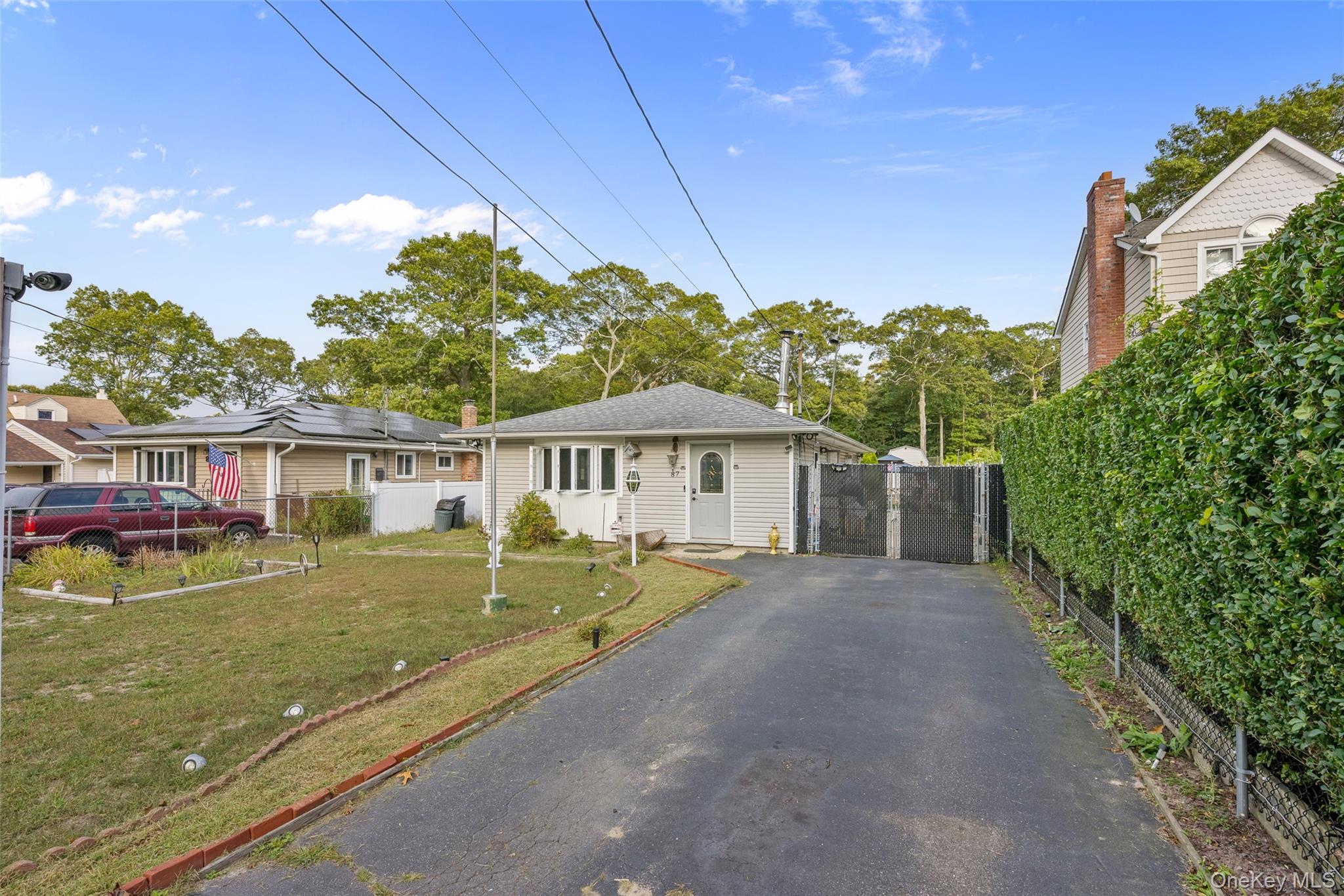 87 Biltmore Drive Property Photo 2