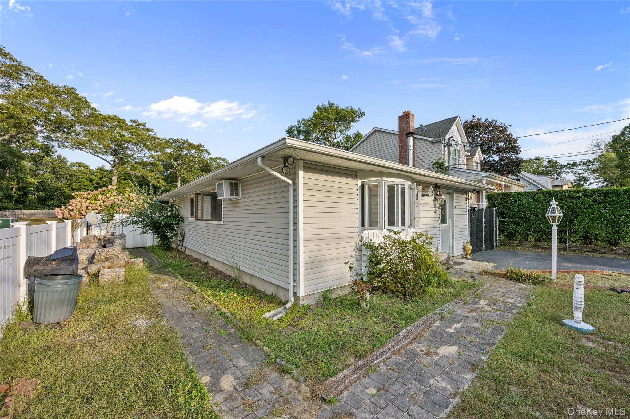 87 Biltmore Drive Property Photo 23