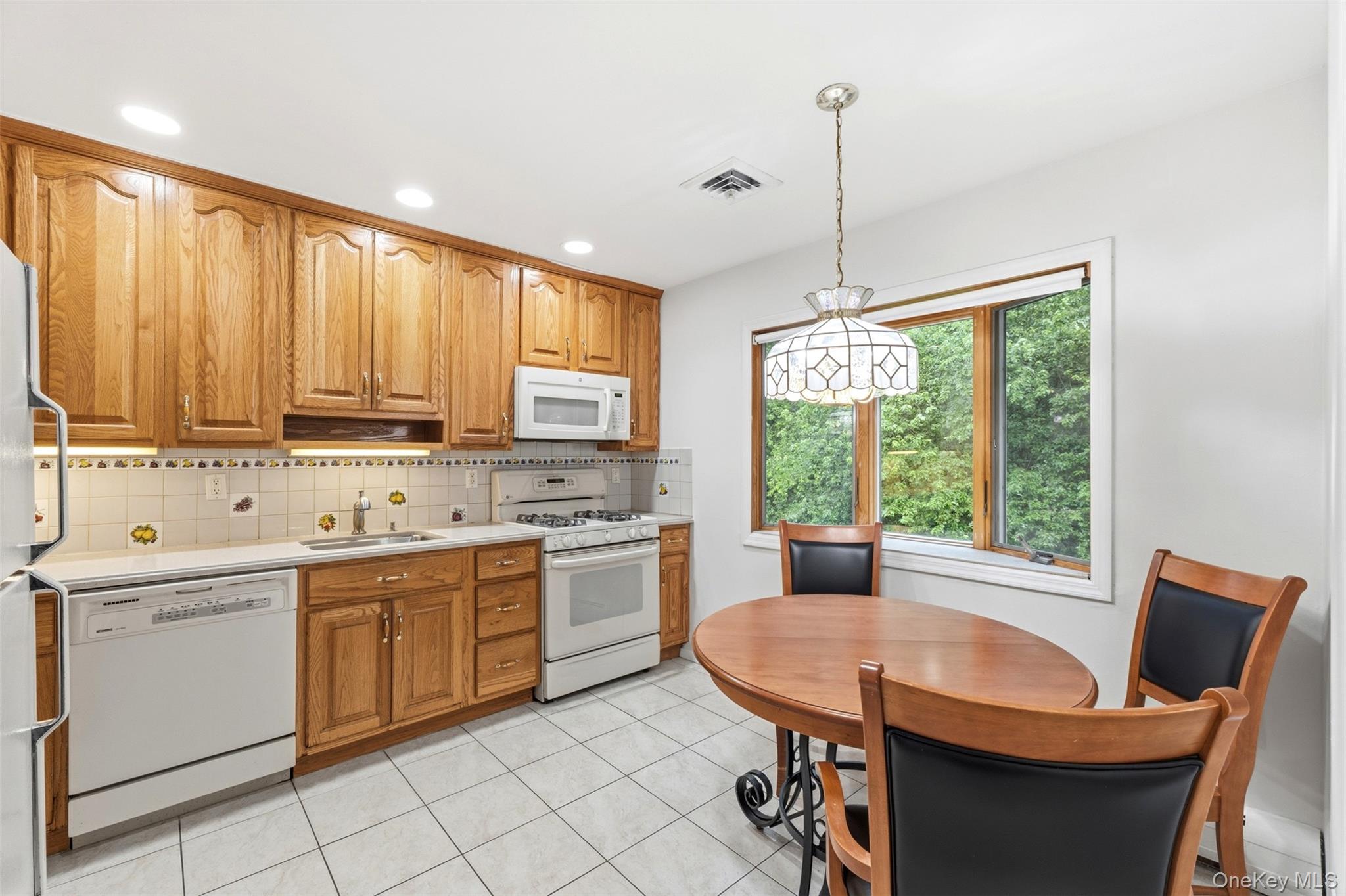 223 Newport Avenue Property Photo 9