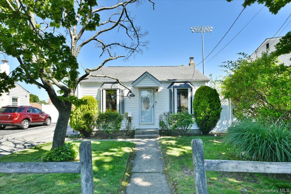 11 Glenda Drive Property Photo 2