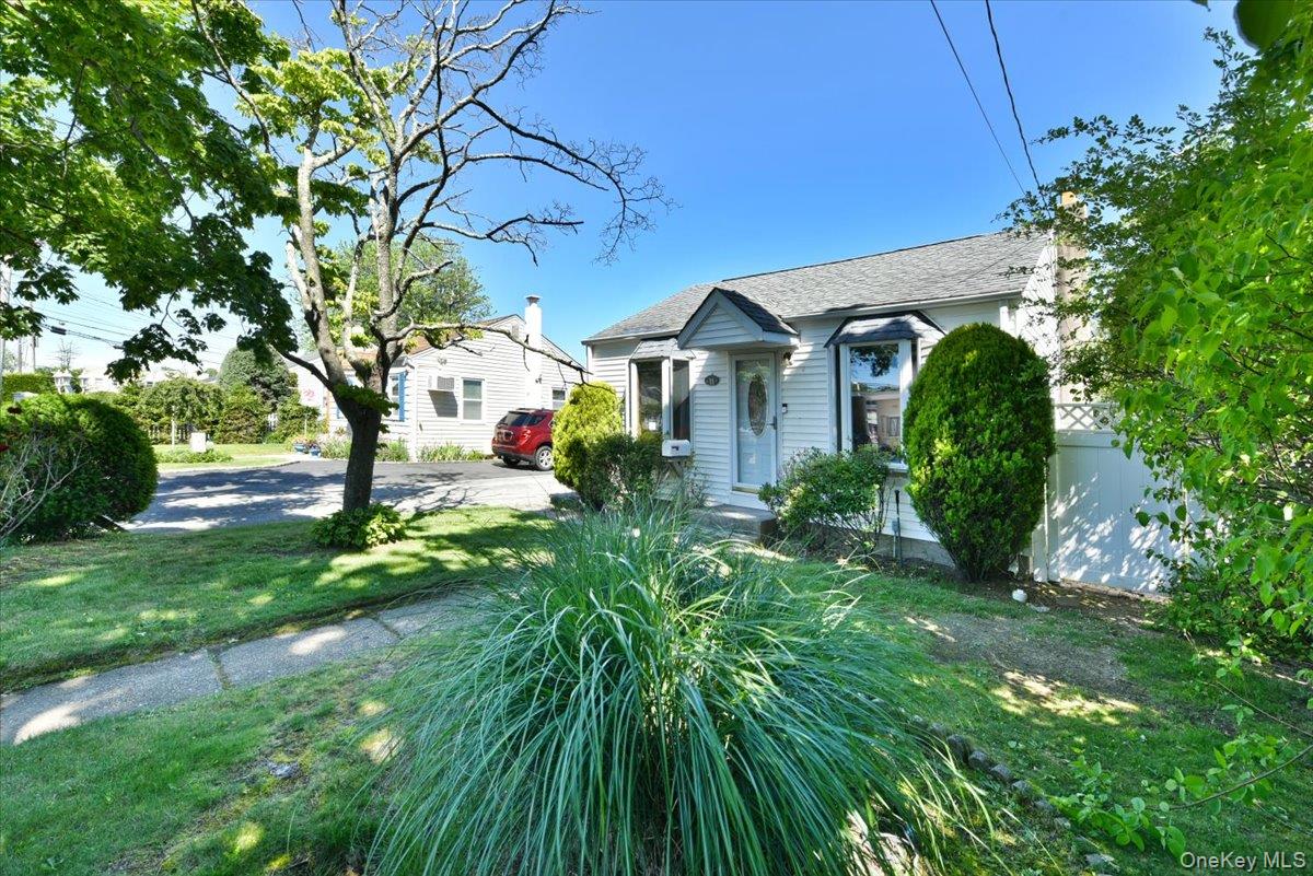 11 Glenda Drive Property Photo 4