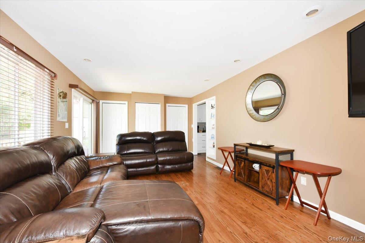 11 Glenda Drive Property Photo 5