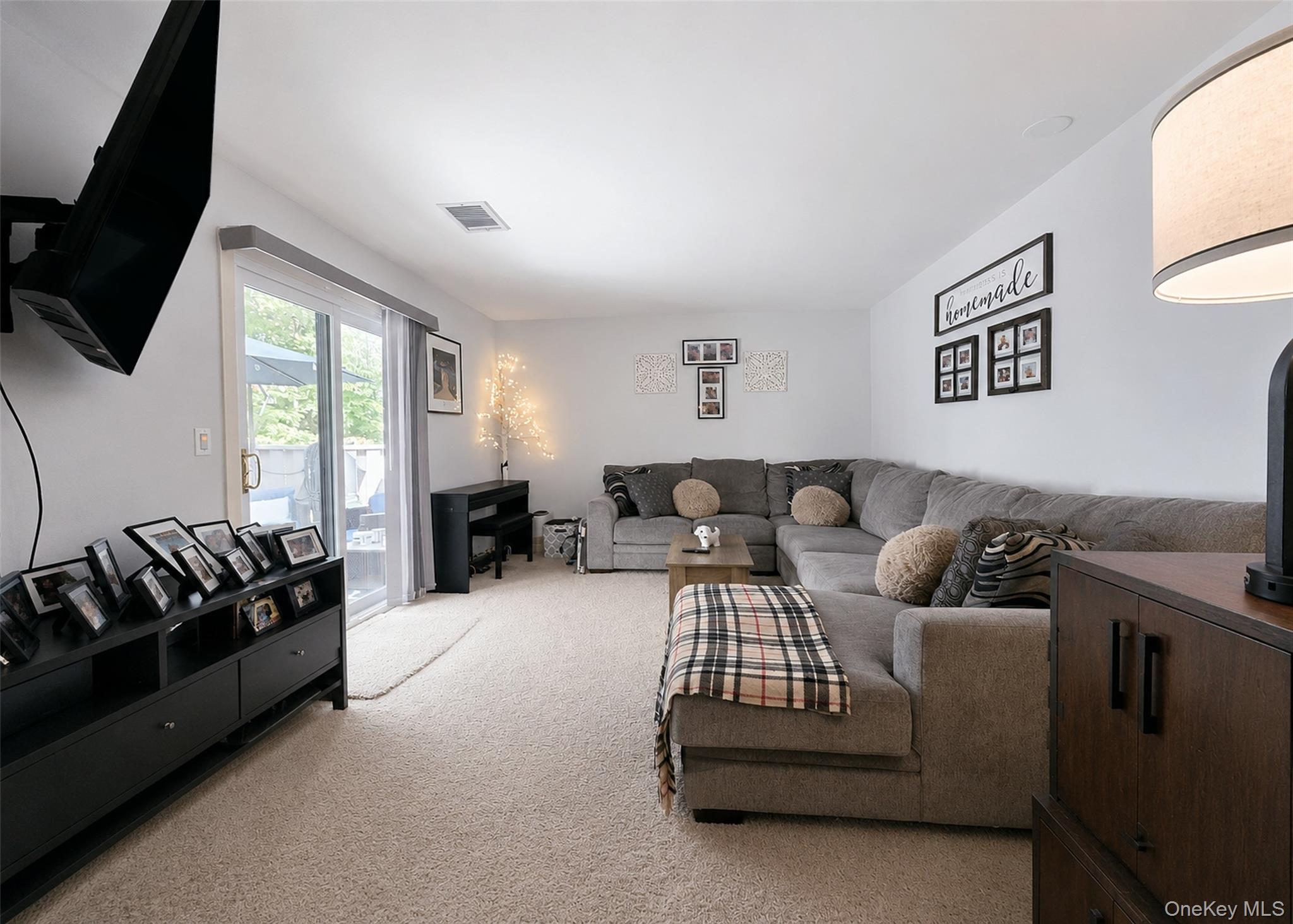 937 Skyline Drive Property Photo 4