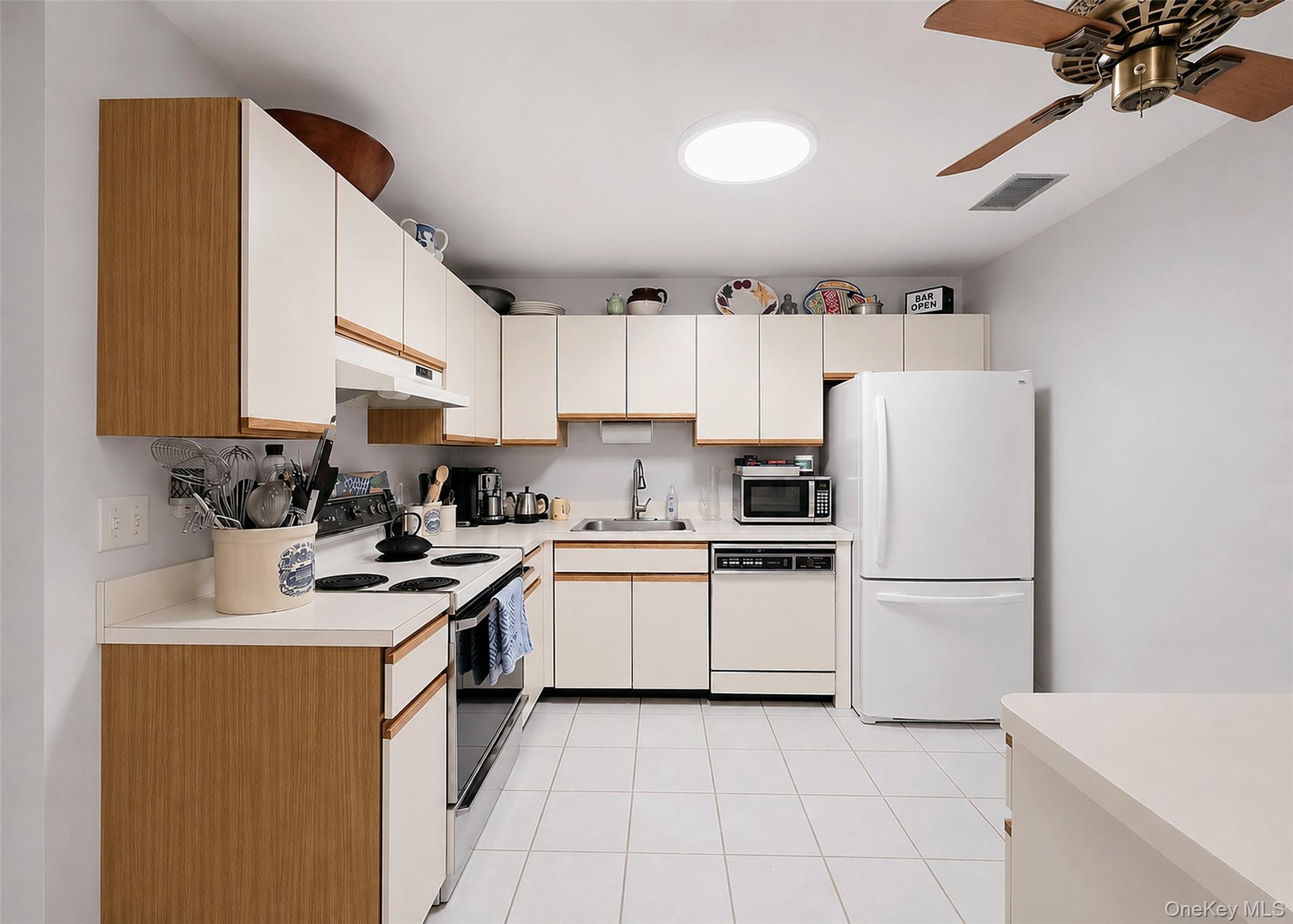 937 Skyline Drive Property Photo 8