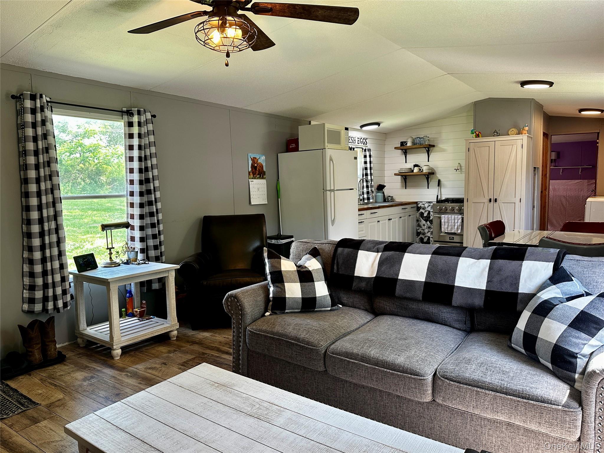 209 Browns Road Property Photo 4