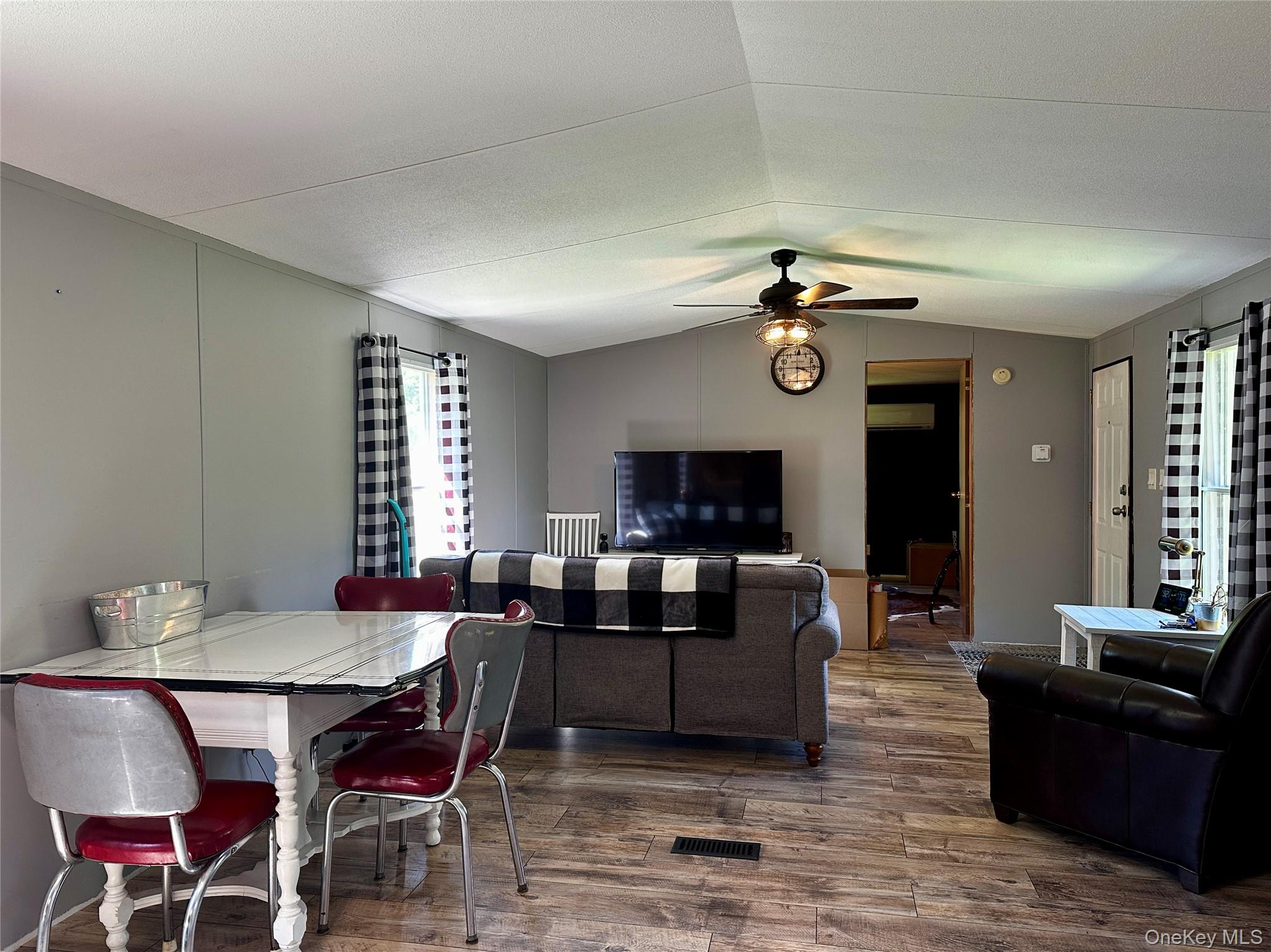 209 Browns Road Property Photo 5
