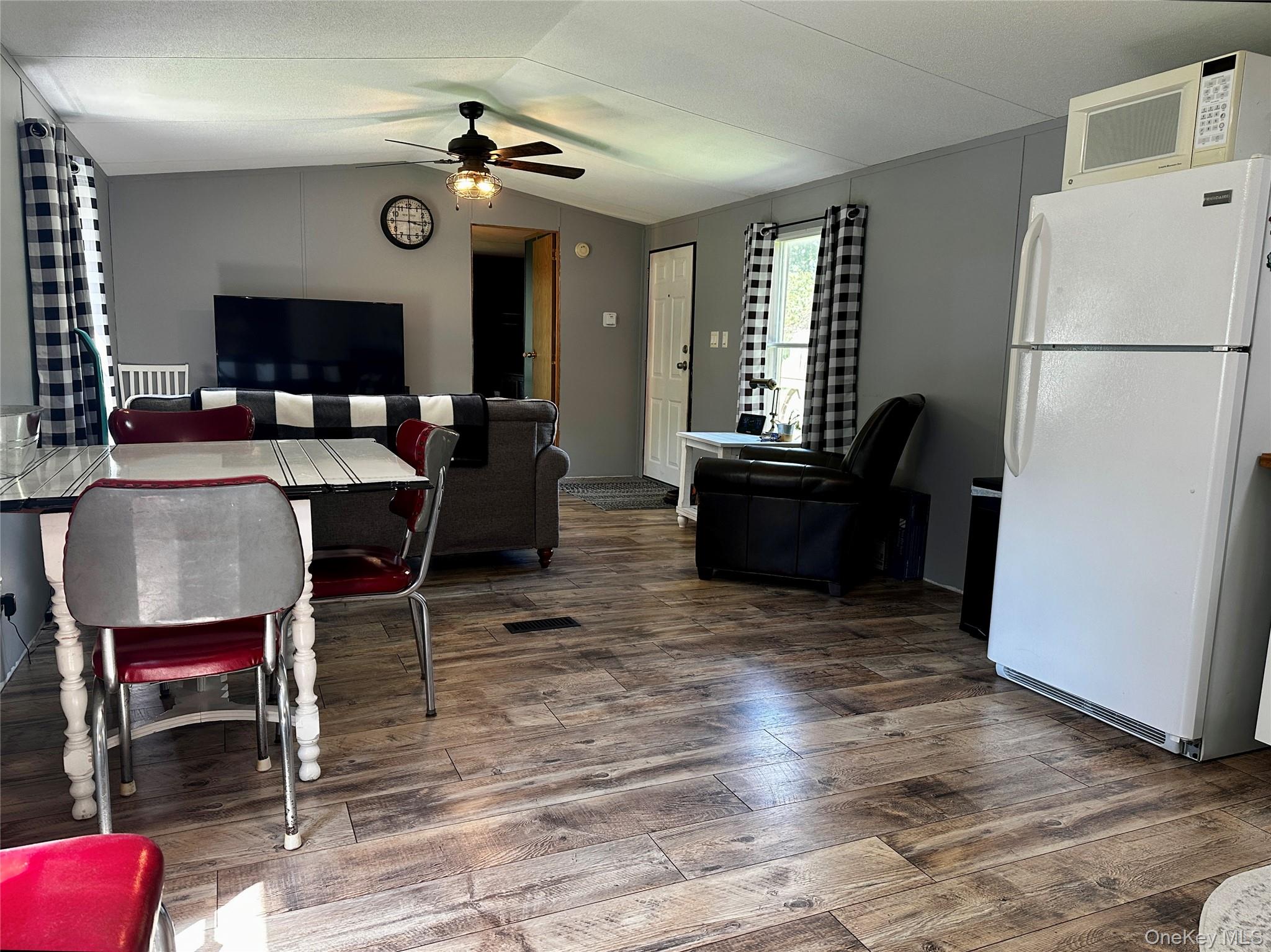 209 Browns Road Property Photo 6
