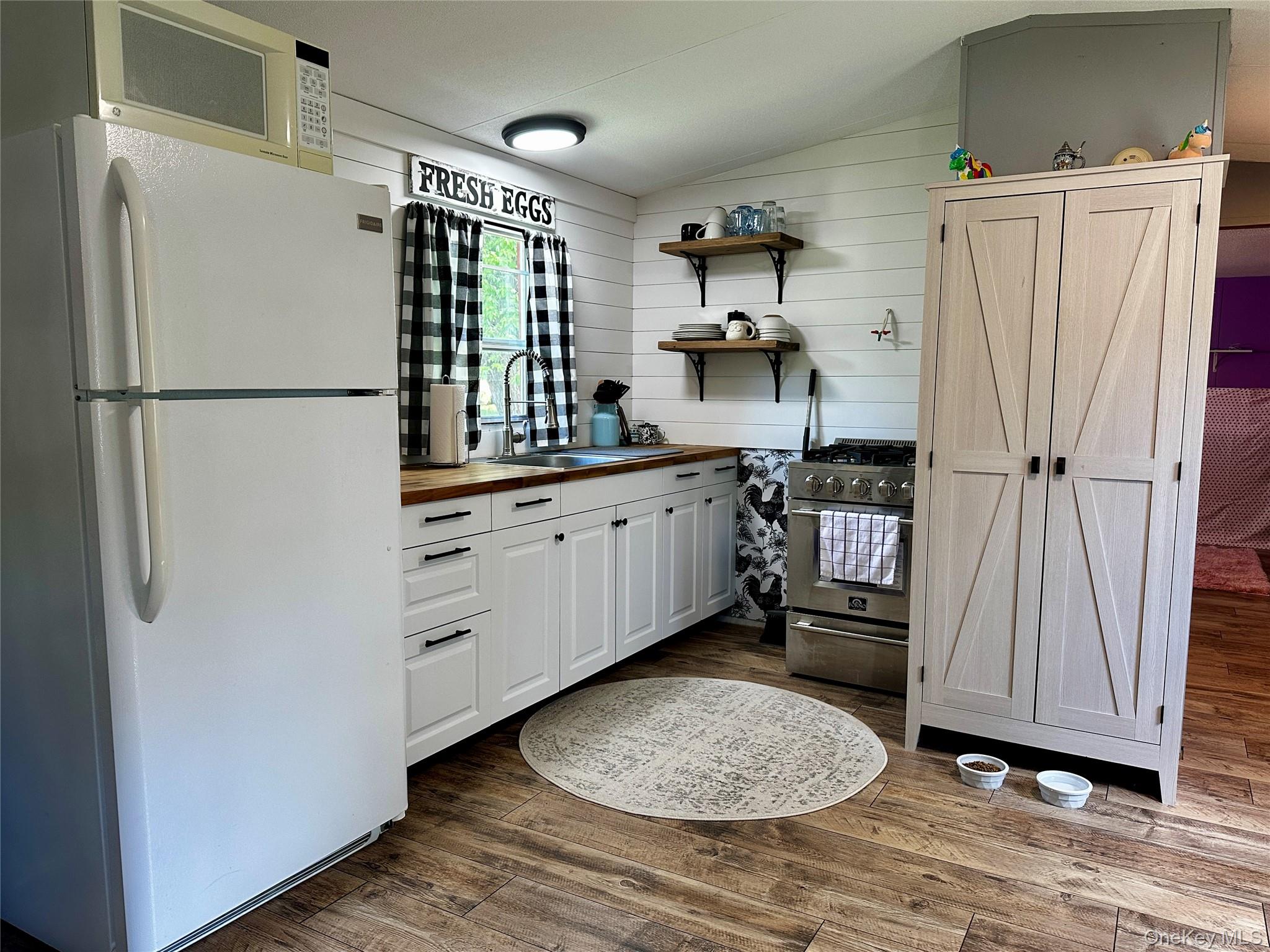 209 Browns Road Property Photo 7