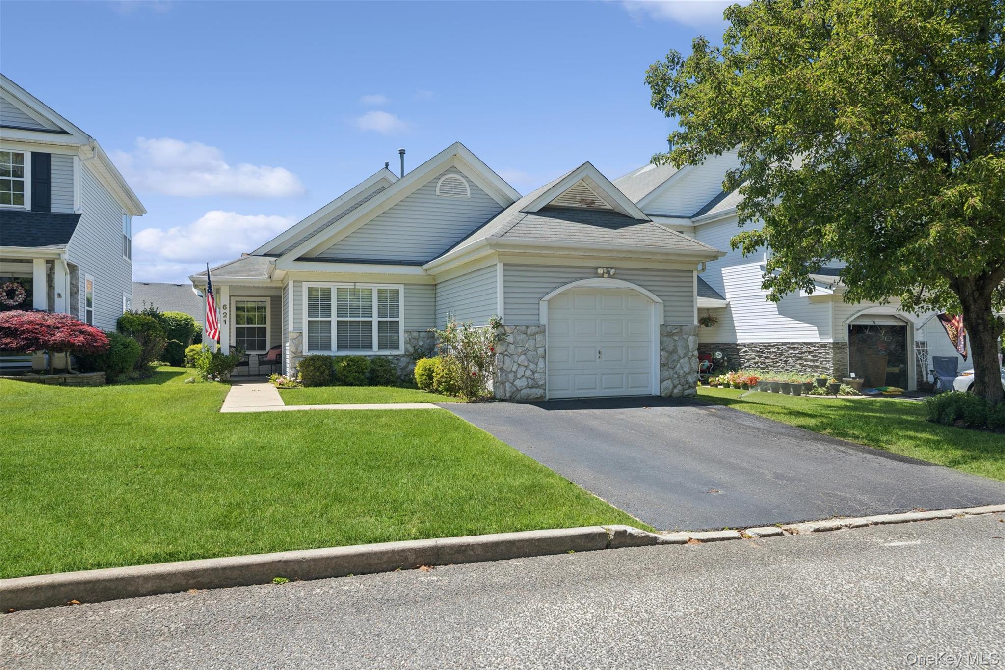 621 Spring Lake Drive Property Photo 2