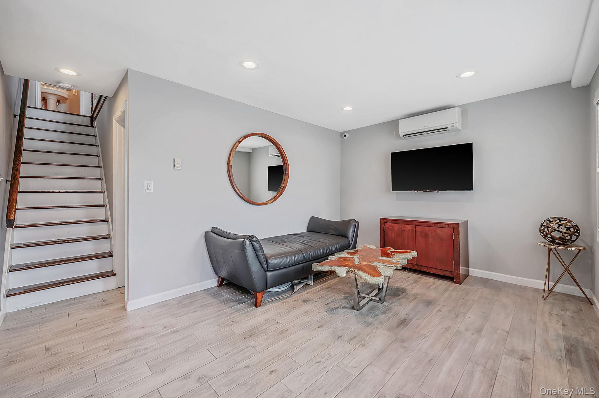 25 E Seacrest Avenue Property Photo 16