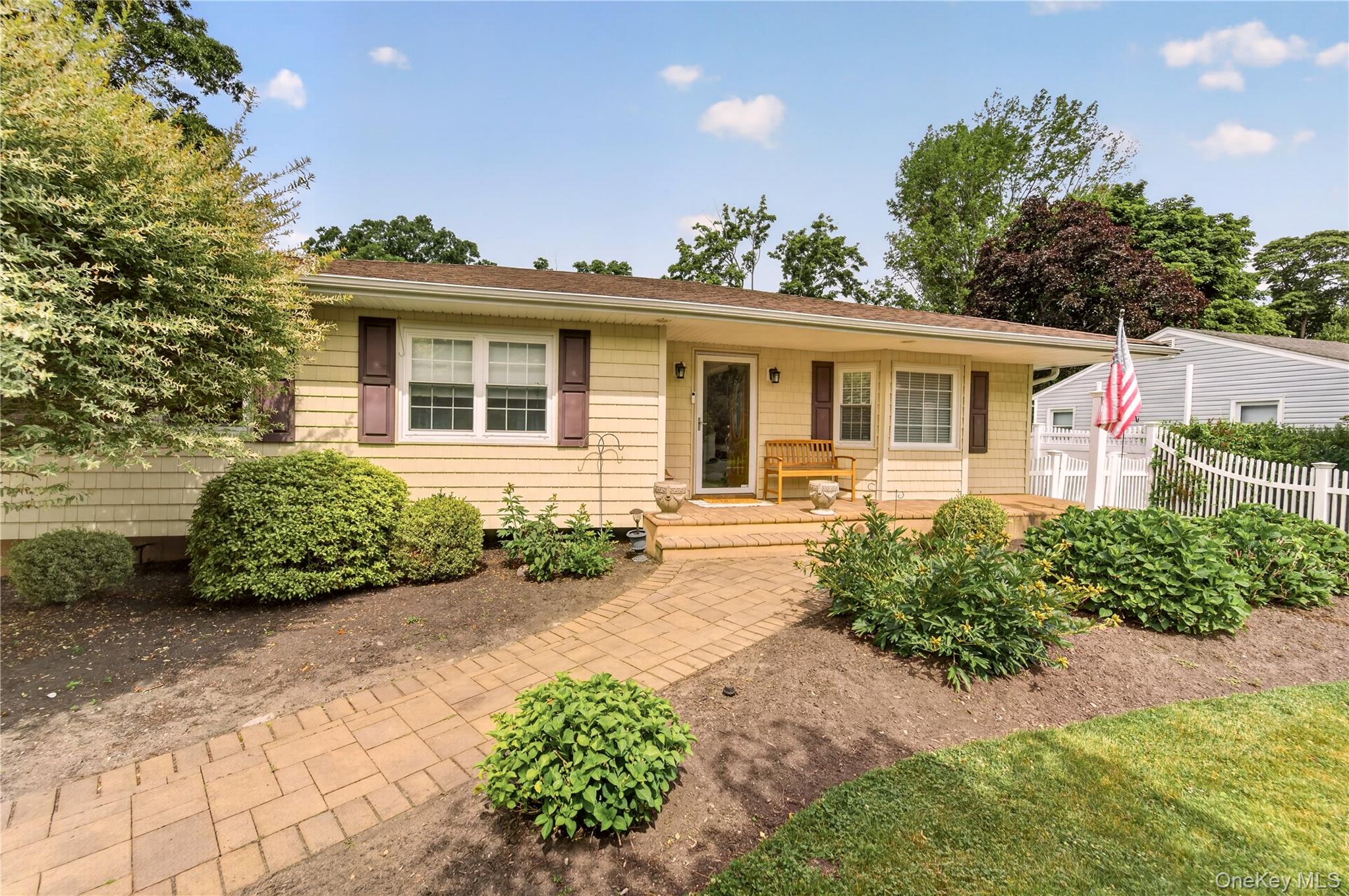 76 Burlington Boulevard Property Photo 1
