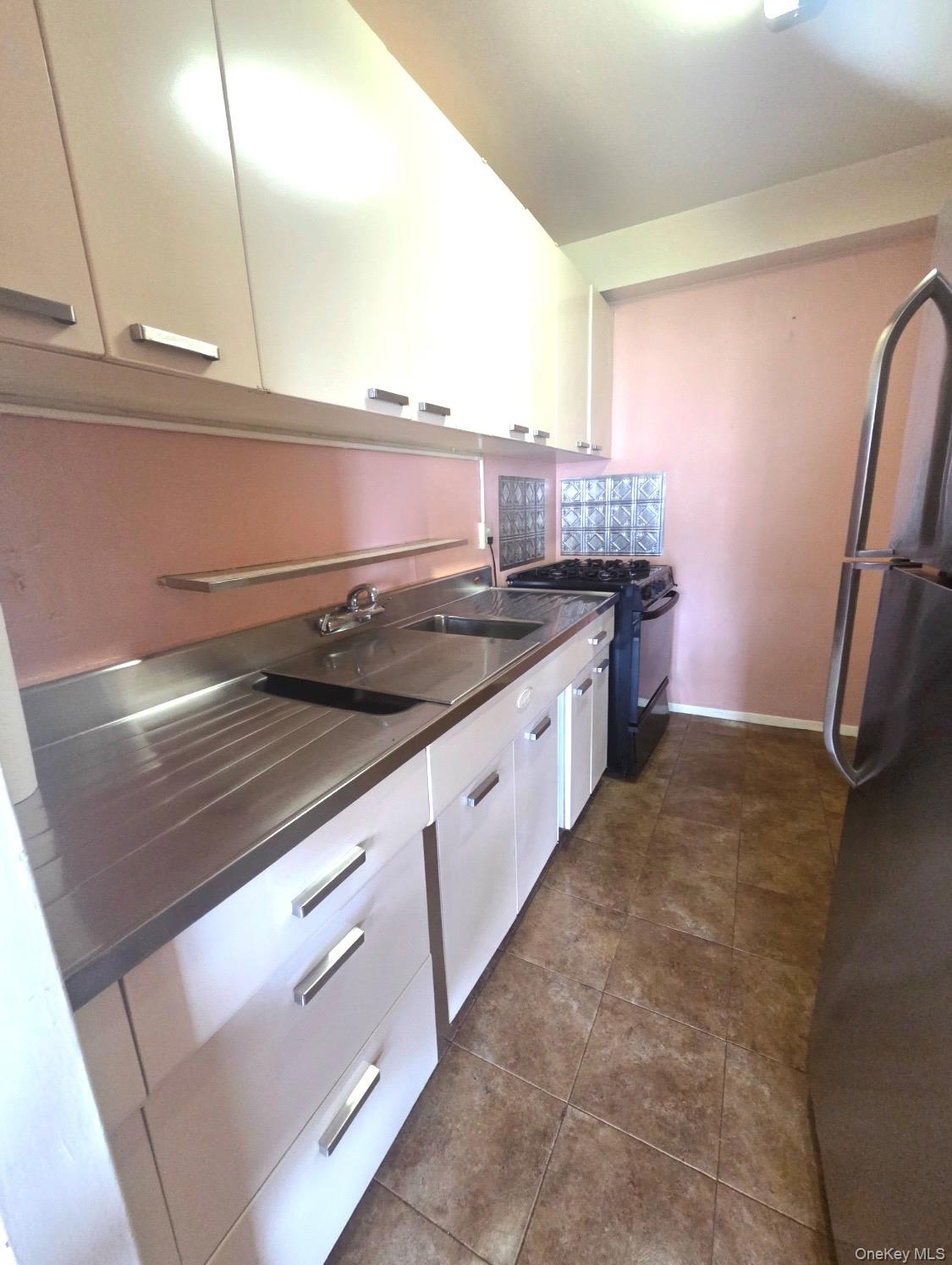 3 Fordham Hill 11d Property Photo 2