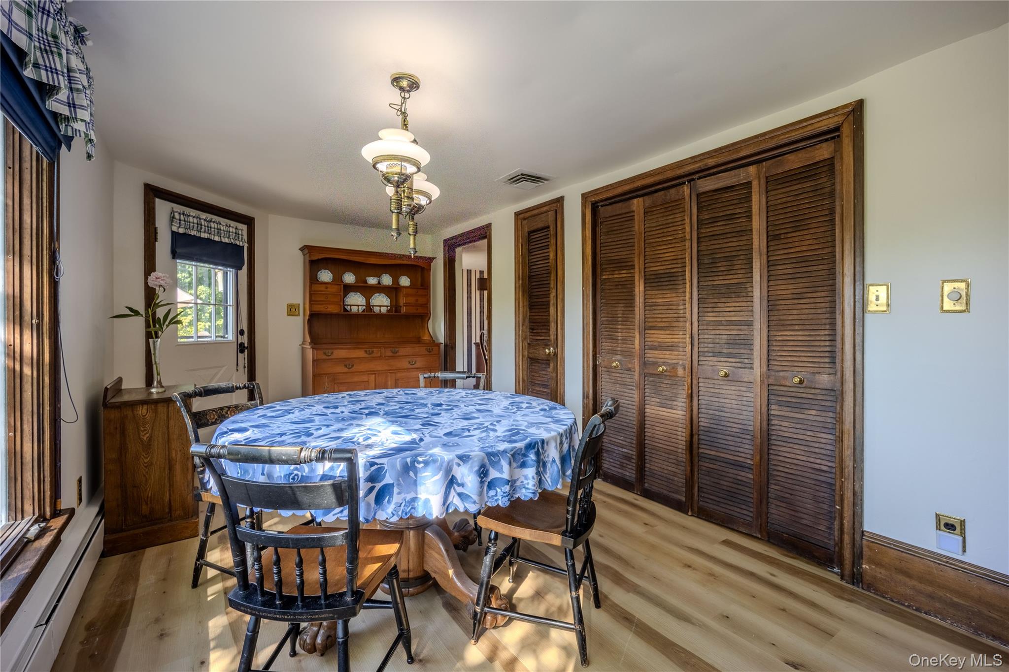 190 Dunthorne Drive Property Photo 13
