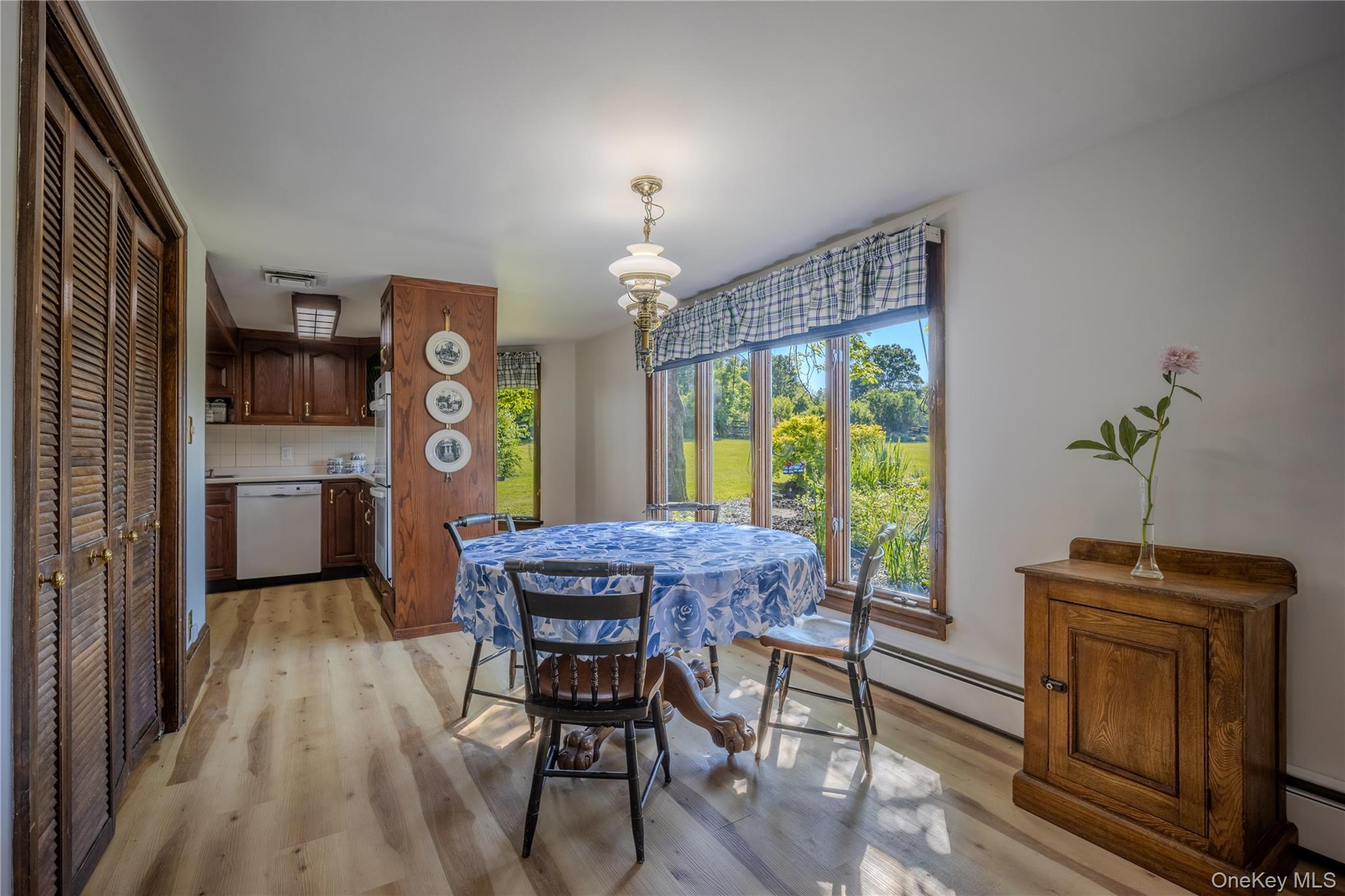 190 Dunthorne Drive Property Photo 14