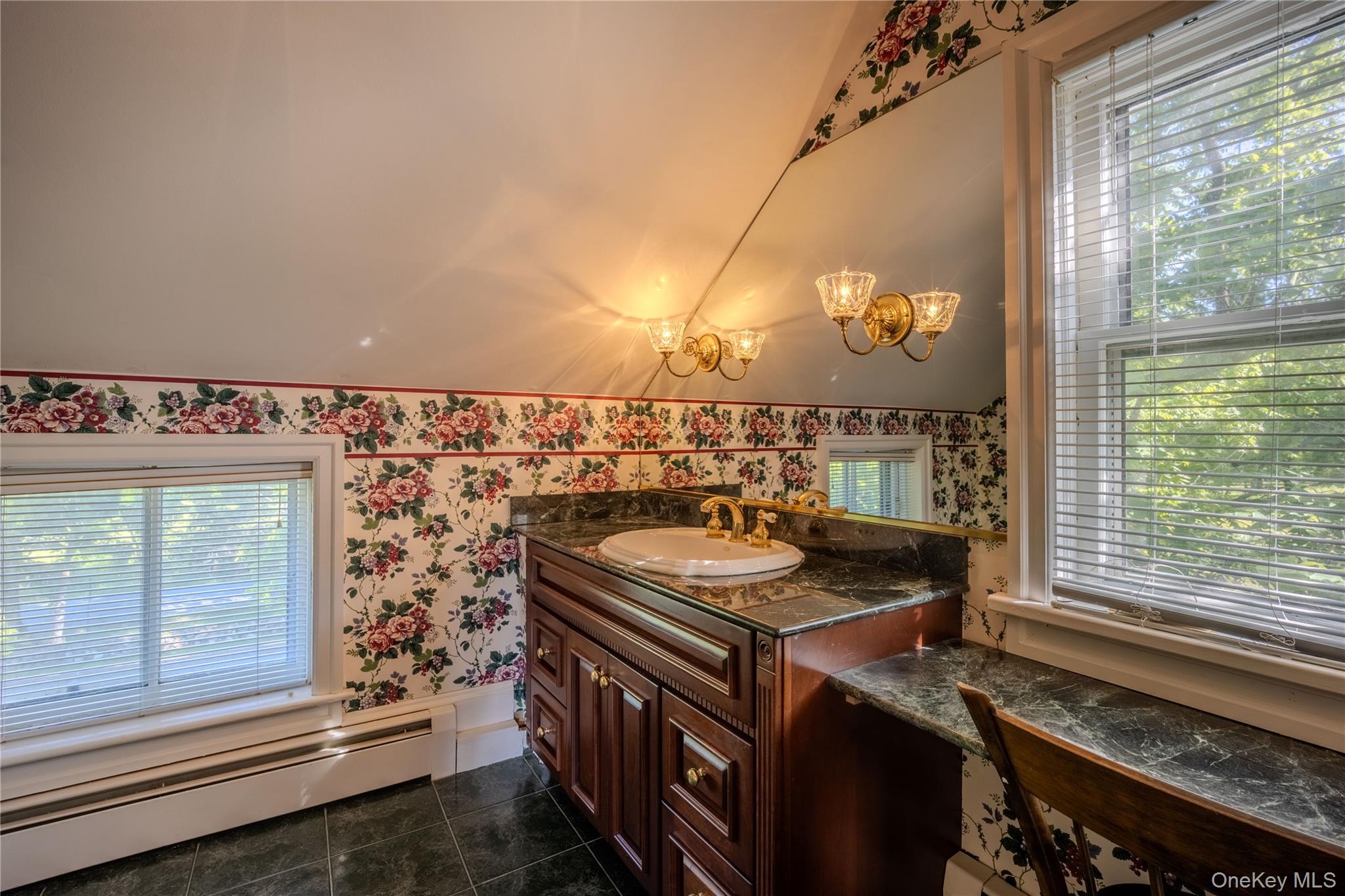 190 Dunthorne Drive Property Photo 17