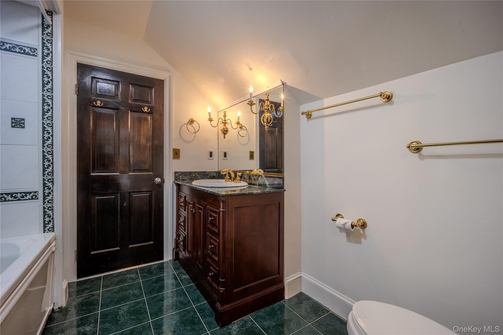 190 Dunthorne Drive Property Photo 28