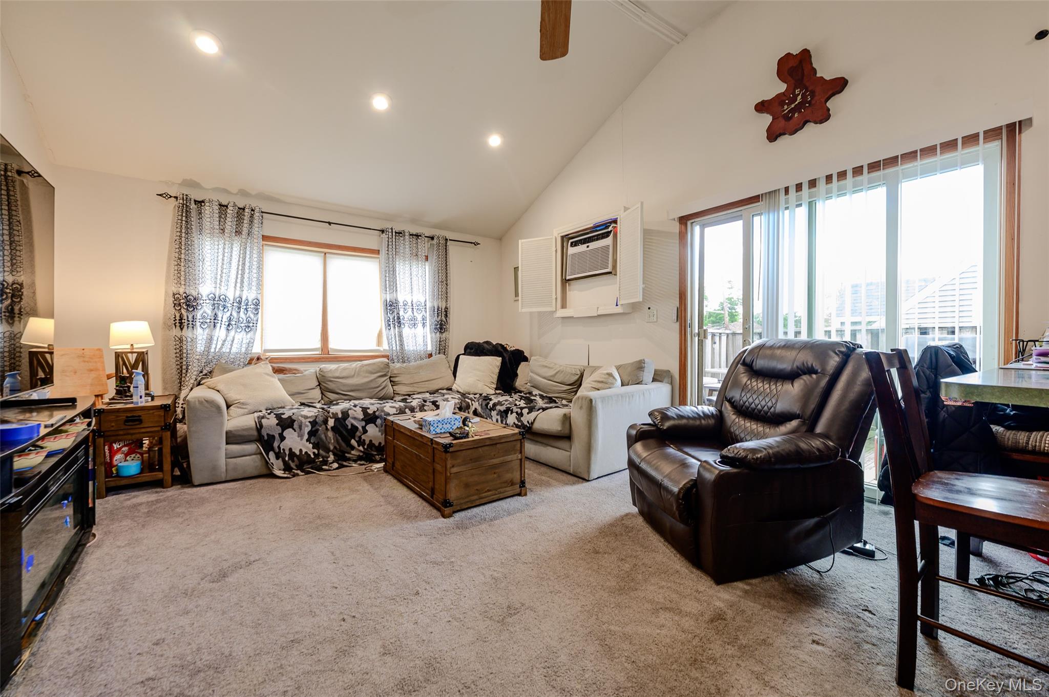 2477 Margaret Street Property Photo 8