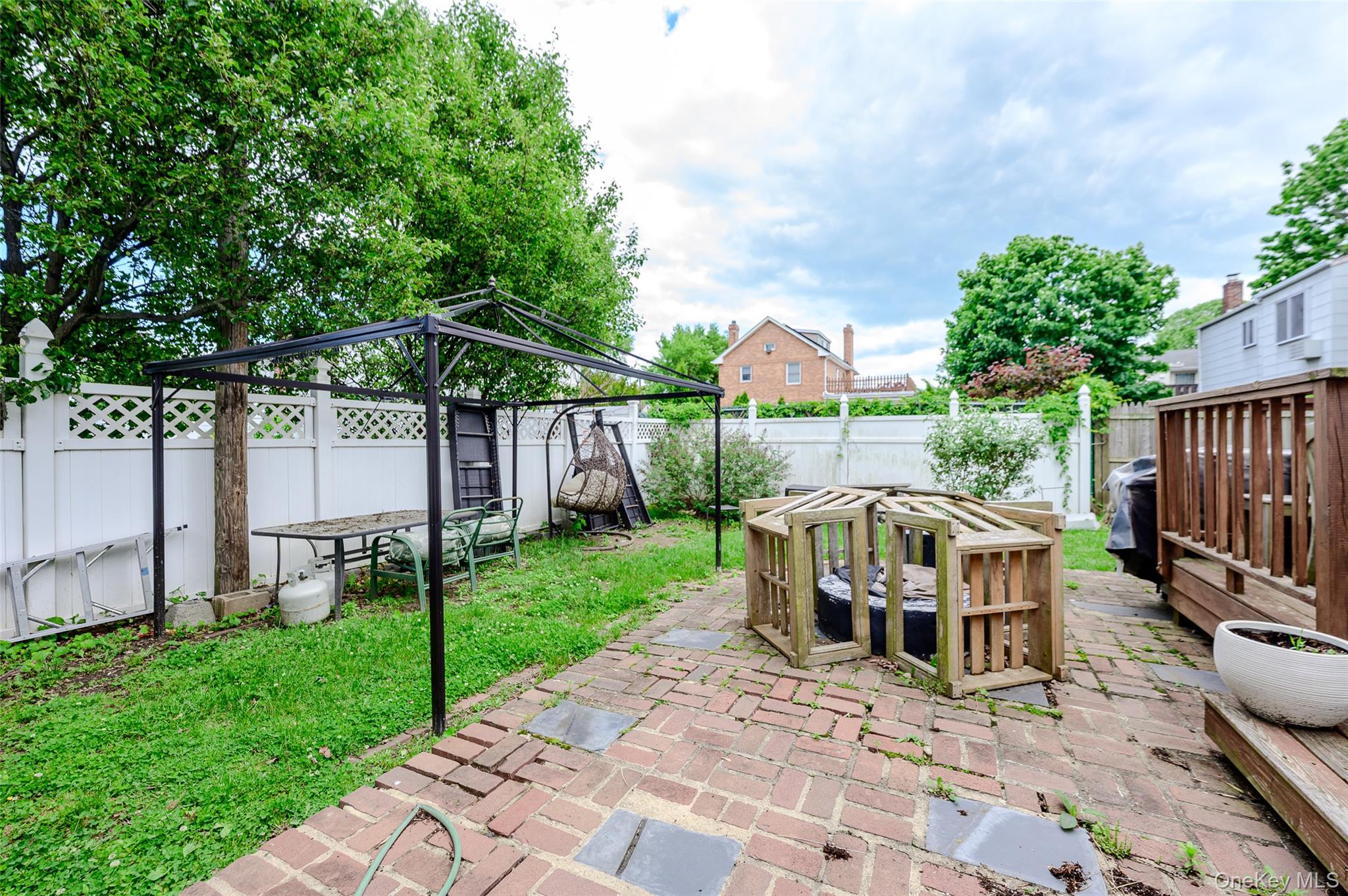 2477 Margaret Street Property Photo 15