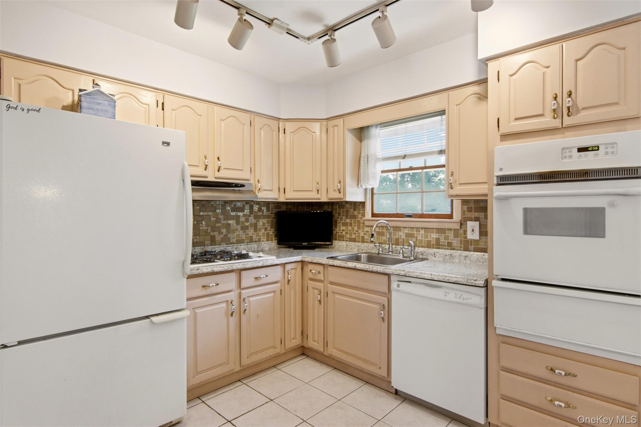 22 Berry Lane Property Photo 13