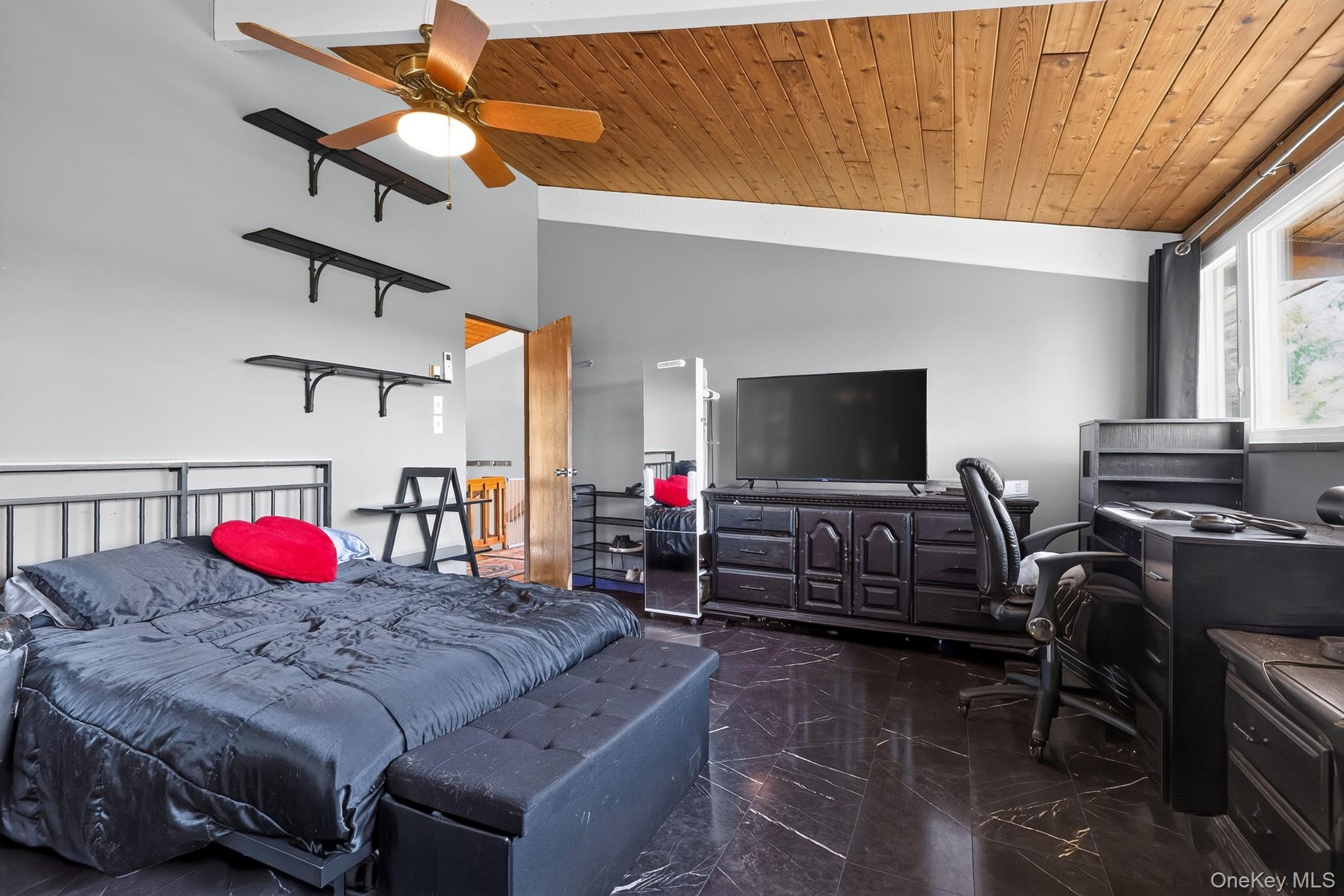424 Laroe Road Property Photo 13