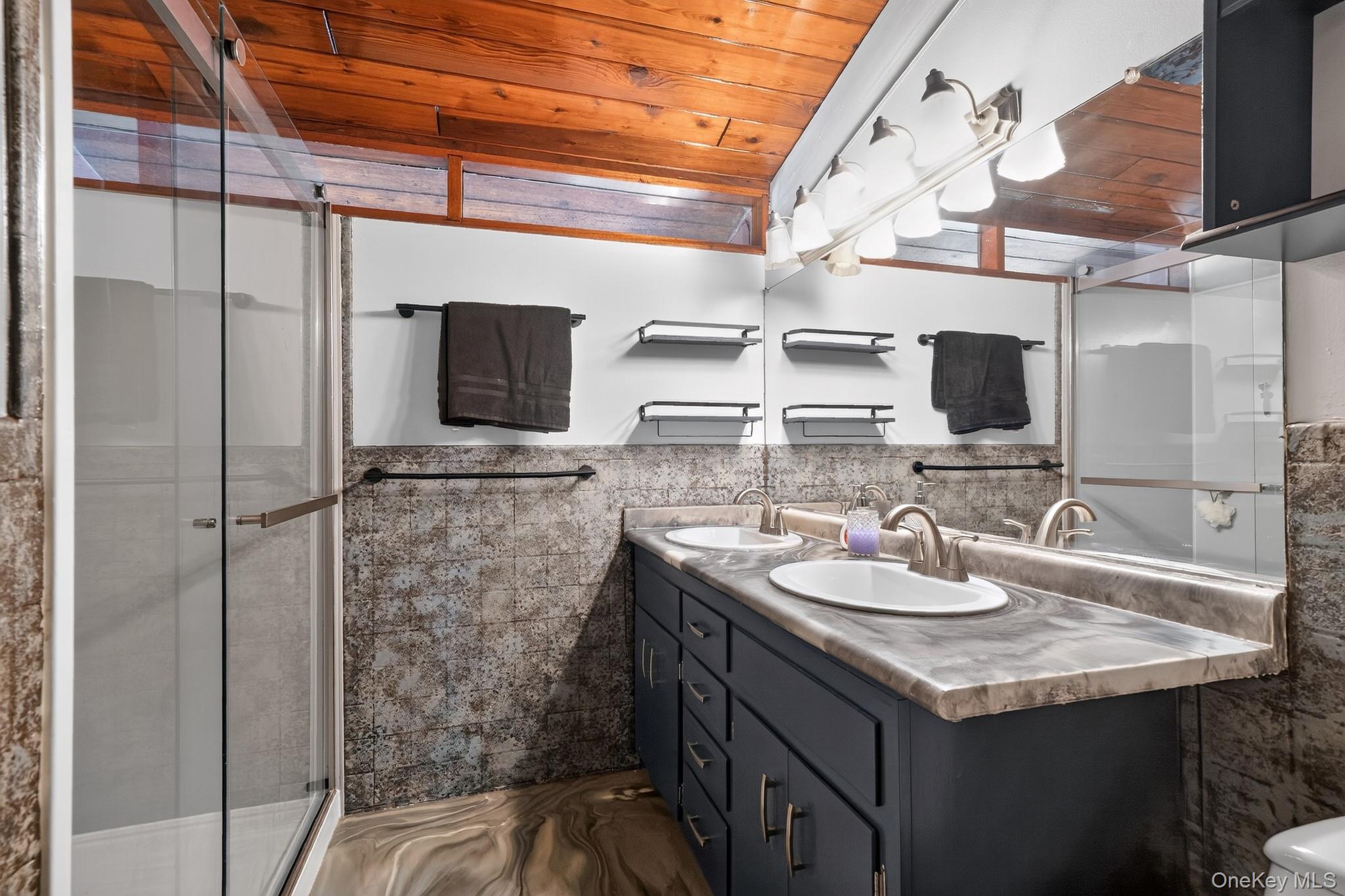 424 Laroe Road Property Photo 23