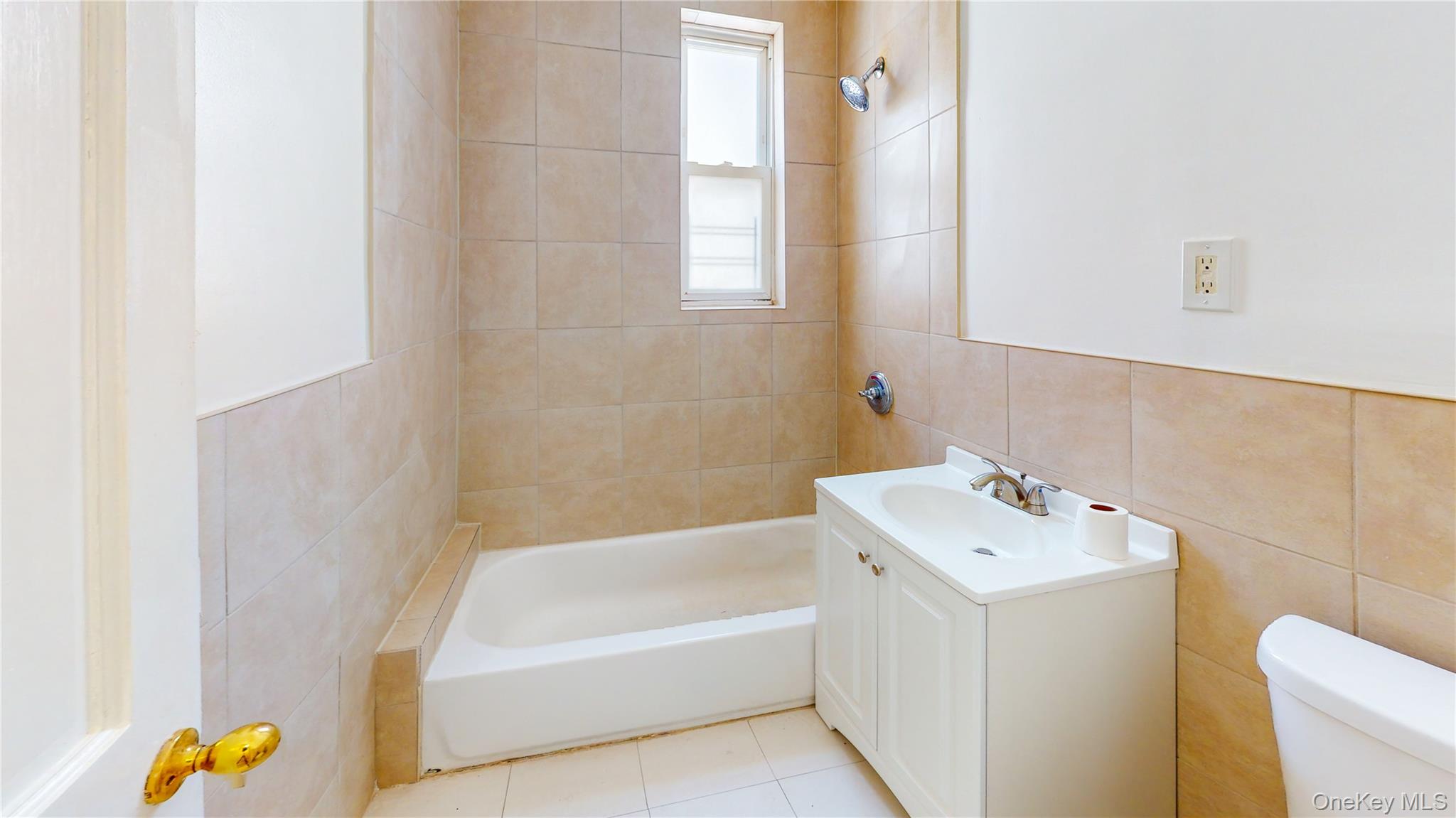 660 Warwick Street Property Photo 13