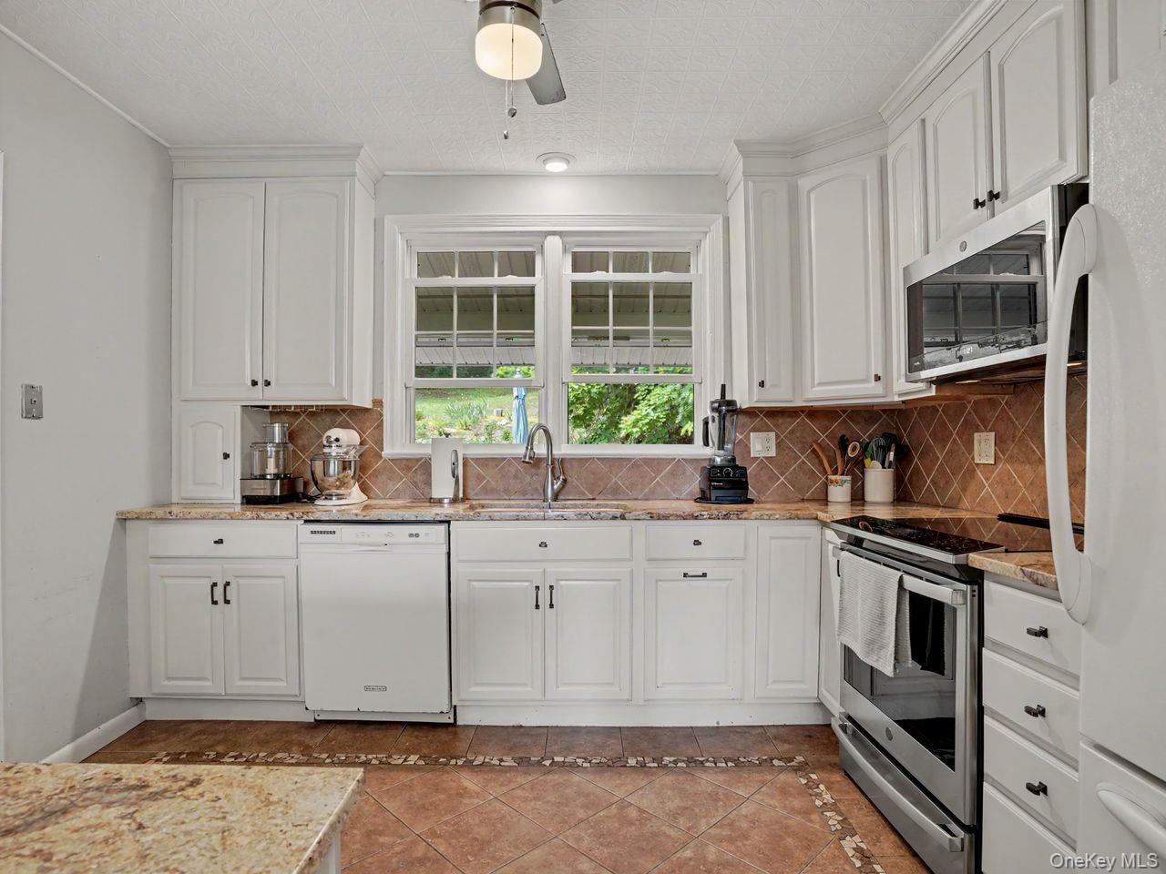 213 Peaceable Hill Road Property Photo 7