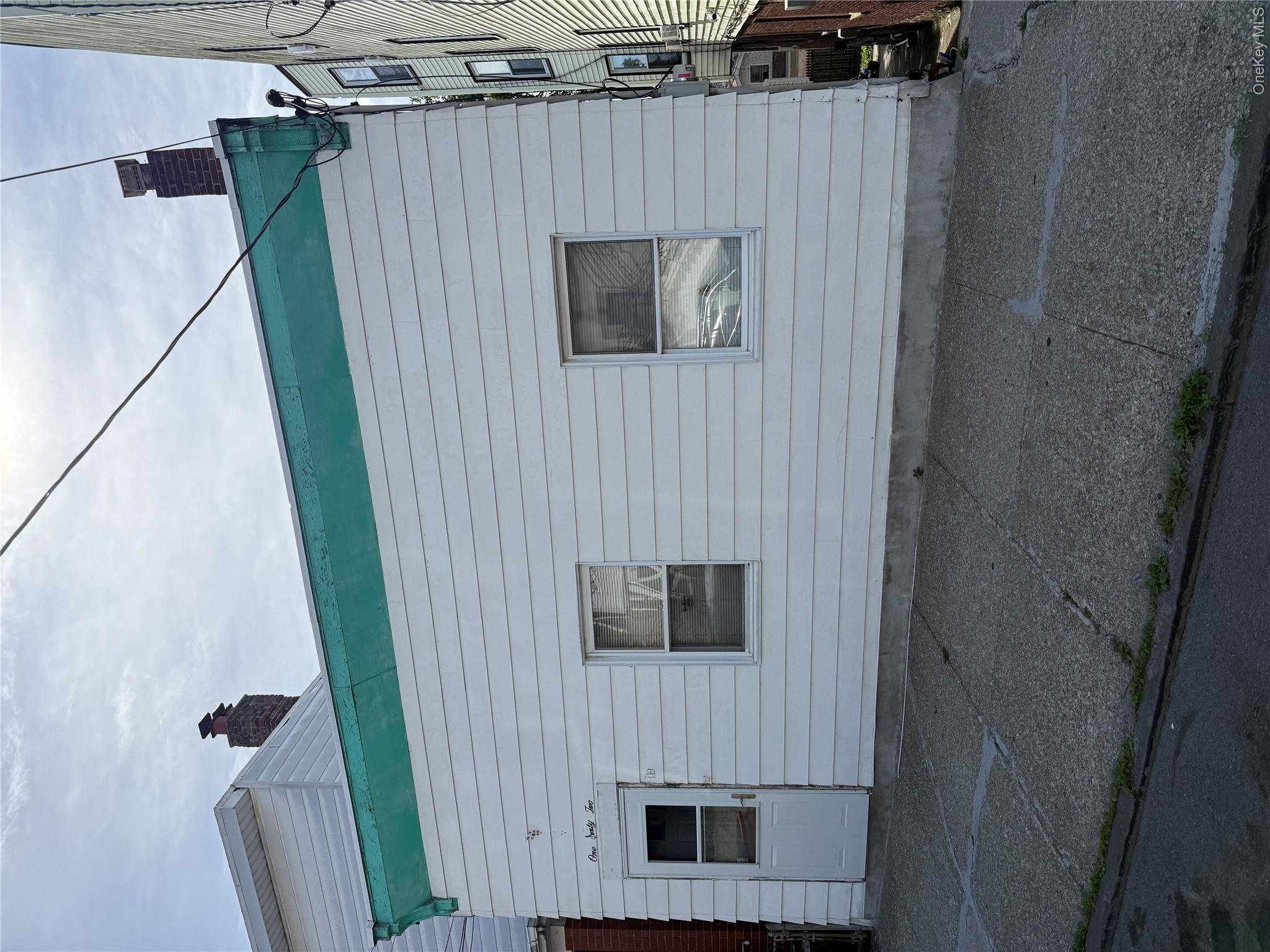 162 Voss Avenue Property Photo 1